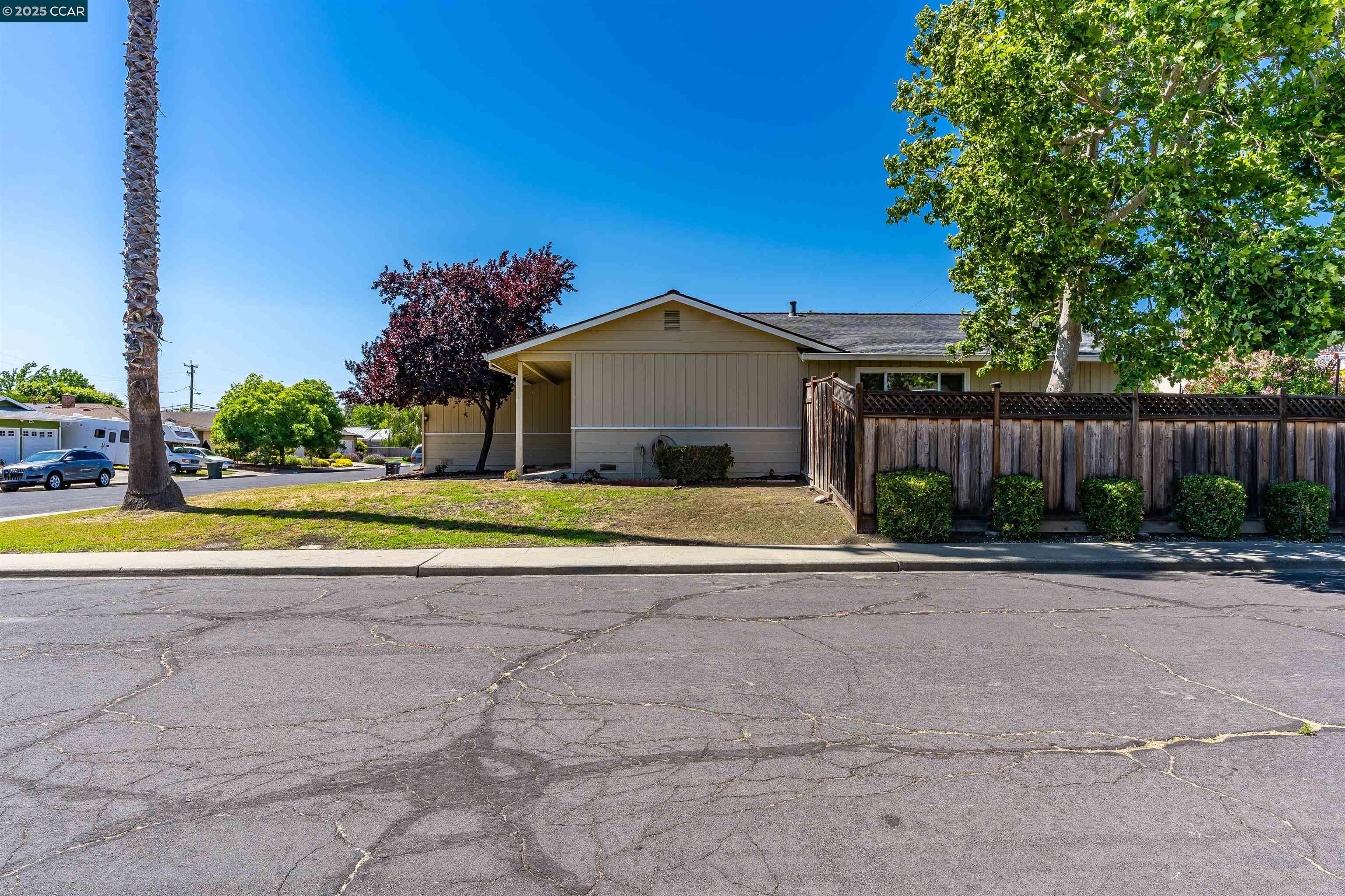 Detail Gallery Image 6 of 51 For 956 Chalet Dr, Concord,  CA 94518 - 3 Beds | 2 Baths