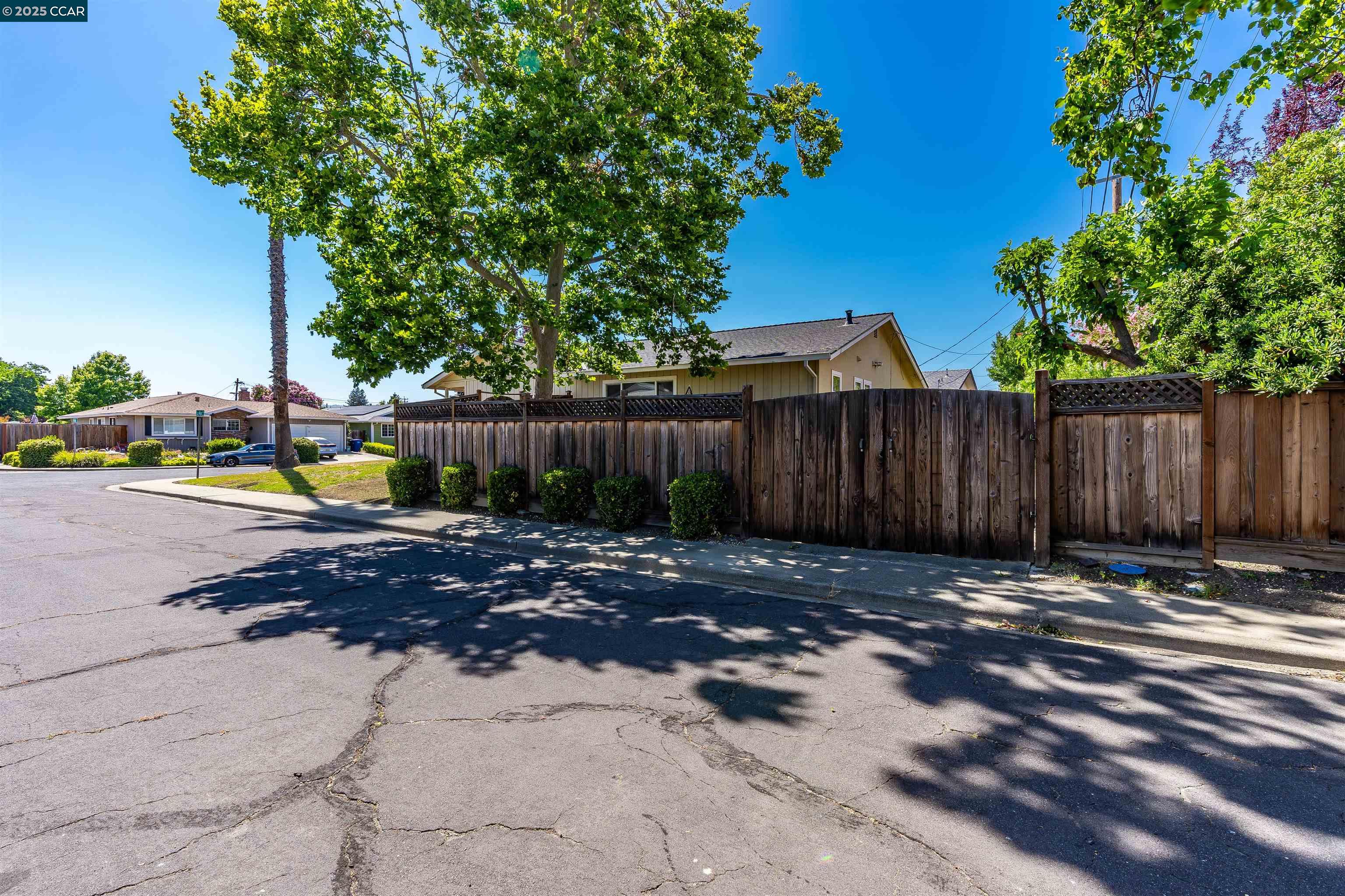 Detail Gallery Image 7 of 51 For 956 Chalet Dr, Concord,  CA 94518 - 3 Beds | 2 Baths