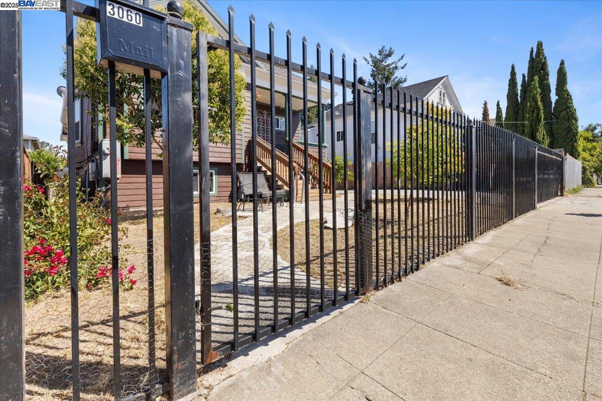 Detail Gallery Image 1 of 1 For 3060 Pleitner Ave., Oakland,  CA 94602 - 4 Beds | 2 Baths