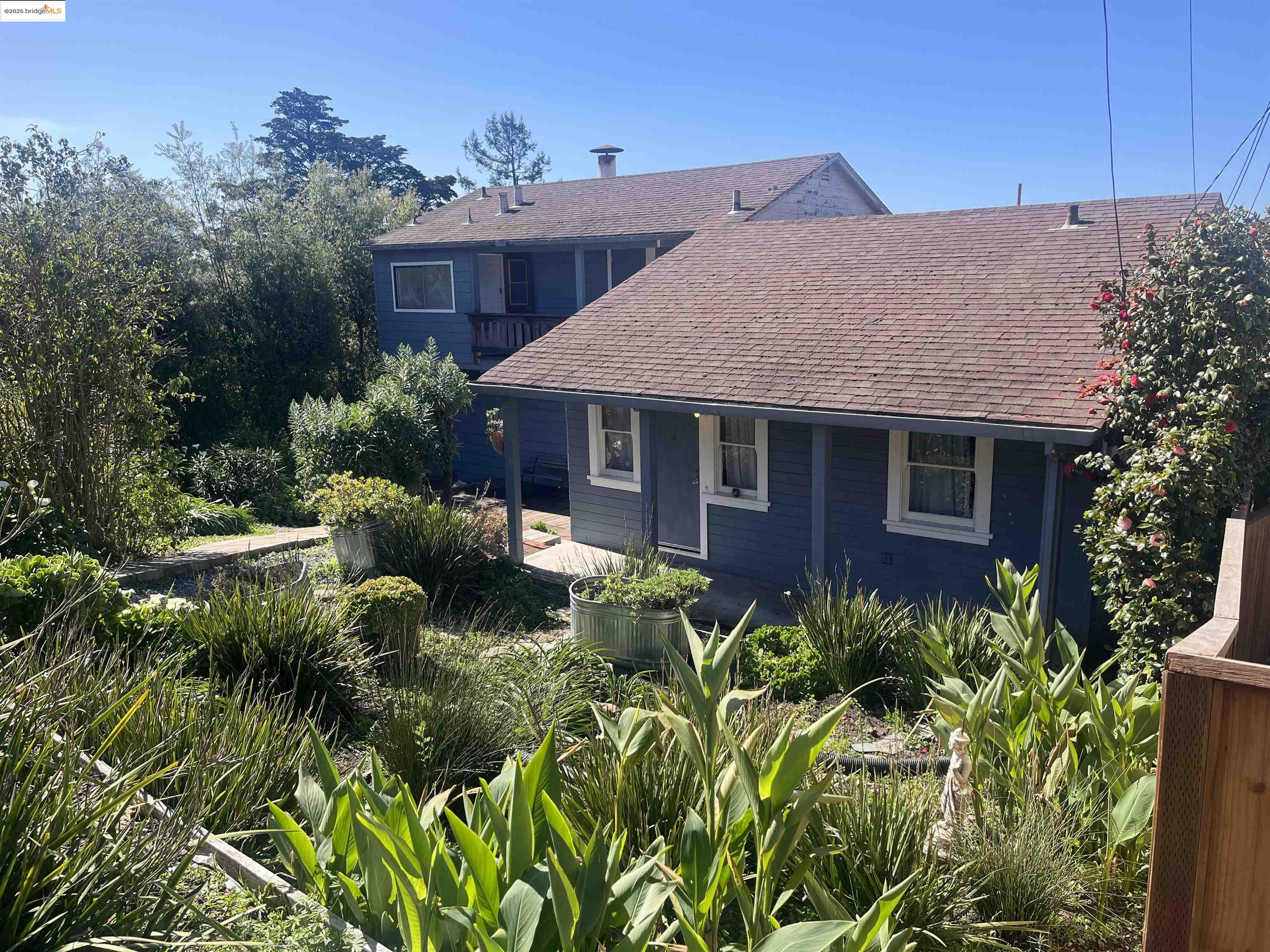 Detail Gallery Image 1 of 1 For 821 Craft Ave, El Cerrito,  CA 94530 - 3 Beds | 3 Baths