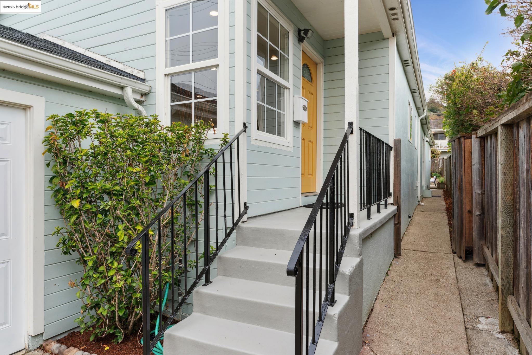 Detail Gallery Image 1 of 1 For 1240 Norvell St, El Cerrito,  CA 94530 - 3 Beds | 2 Baths