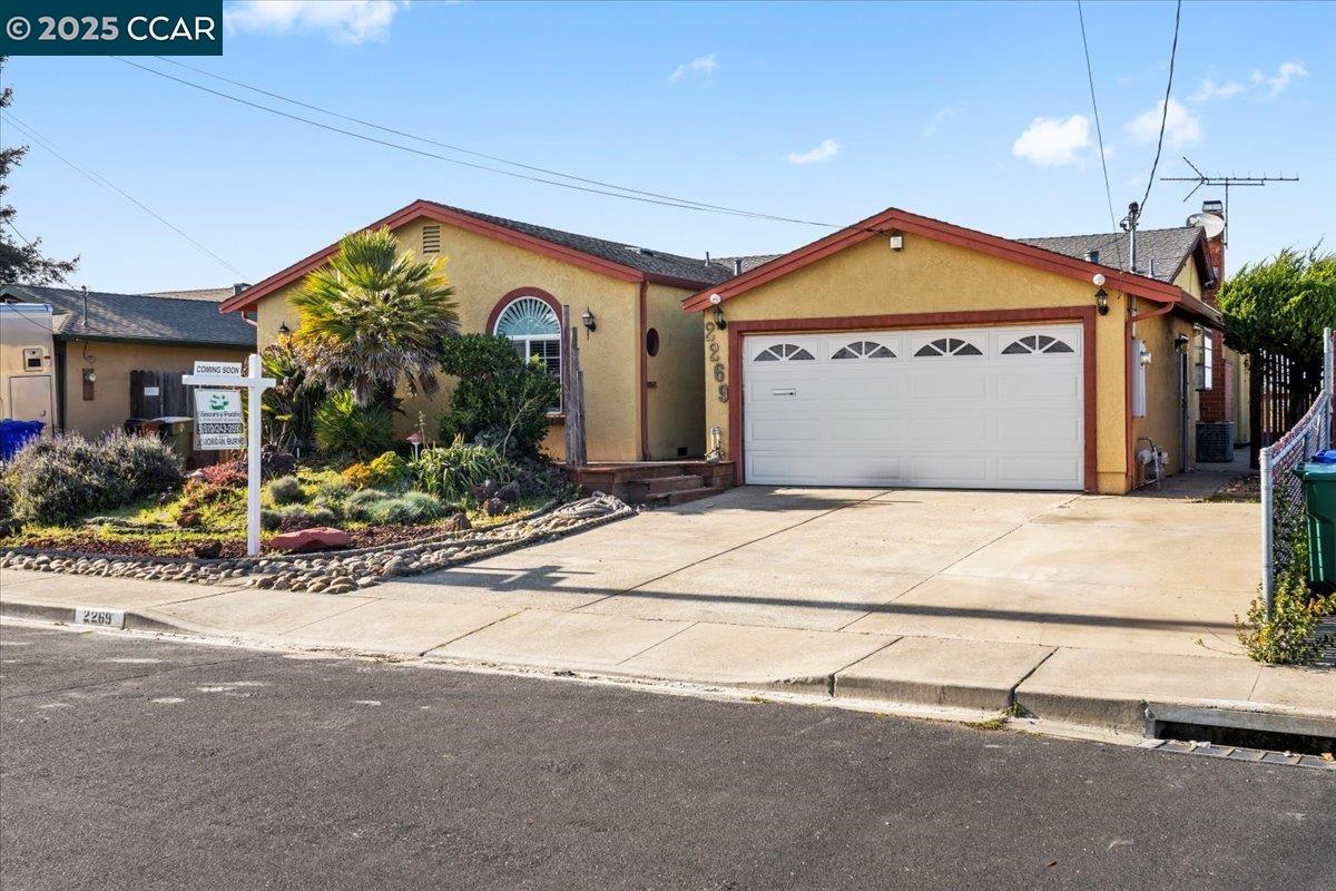 Detail Gallery Image 1 of 1 For 2269 Cypress Ave, San Pablo,  CA 94806 - 3 Beds | 2/1 Baths