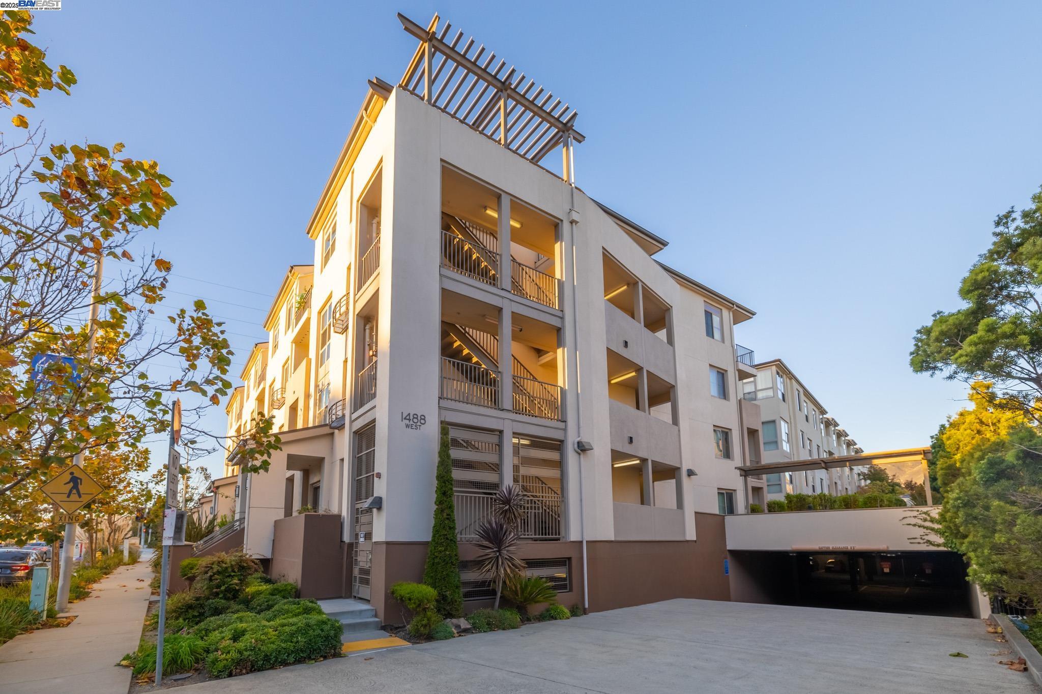 Detail Gallery Image 1 of 42 For 1488 El Camino Real #203,  South San Francisco,  CA 94080 - 2 Beds | 2 Baths