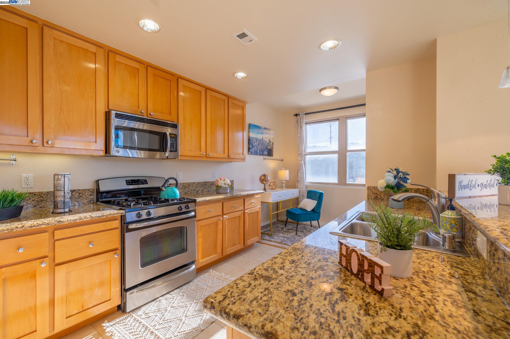 Detail Gallery Image 13 of 42 For 1488 El Camino Real #203,  South San Francisco,  CA 94080 - 2 Beds | 2 Baths