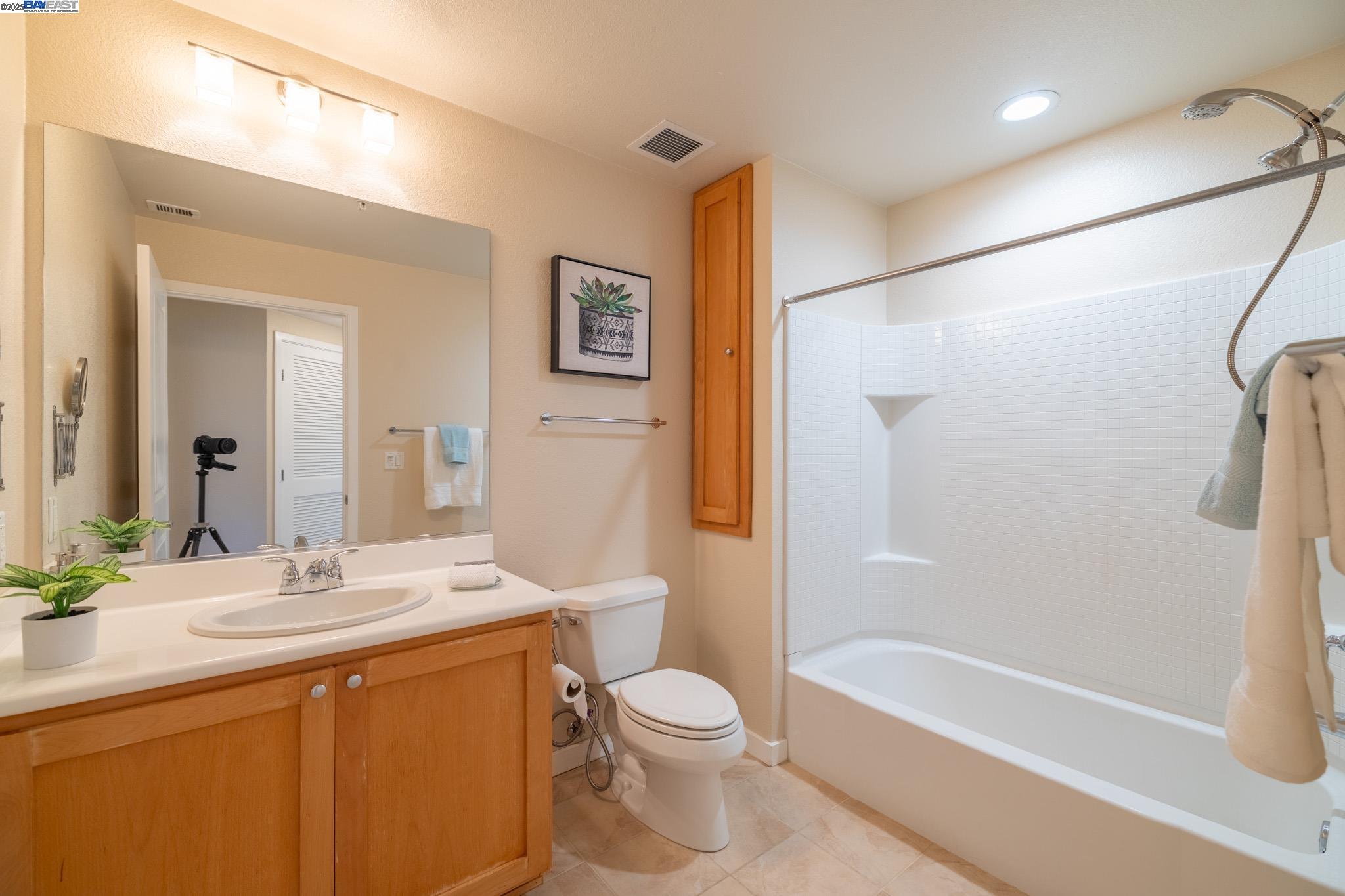 Detail Gallery Image 16 of 42 For 1488 El Camino Real #203,  South San Francisco,  CA 94080 - 2 Beds | 2 Baths