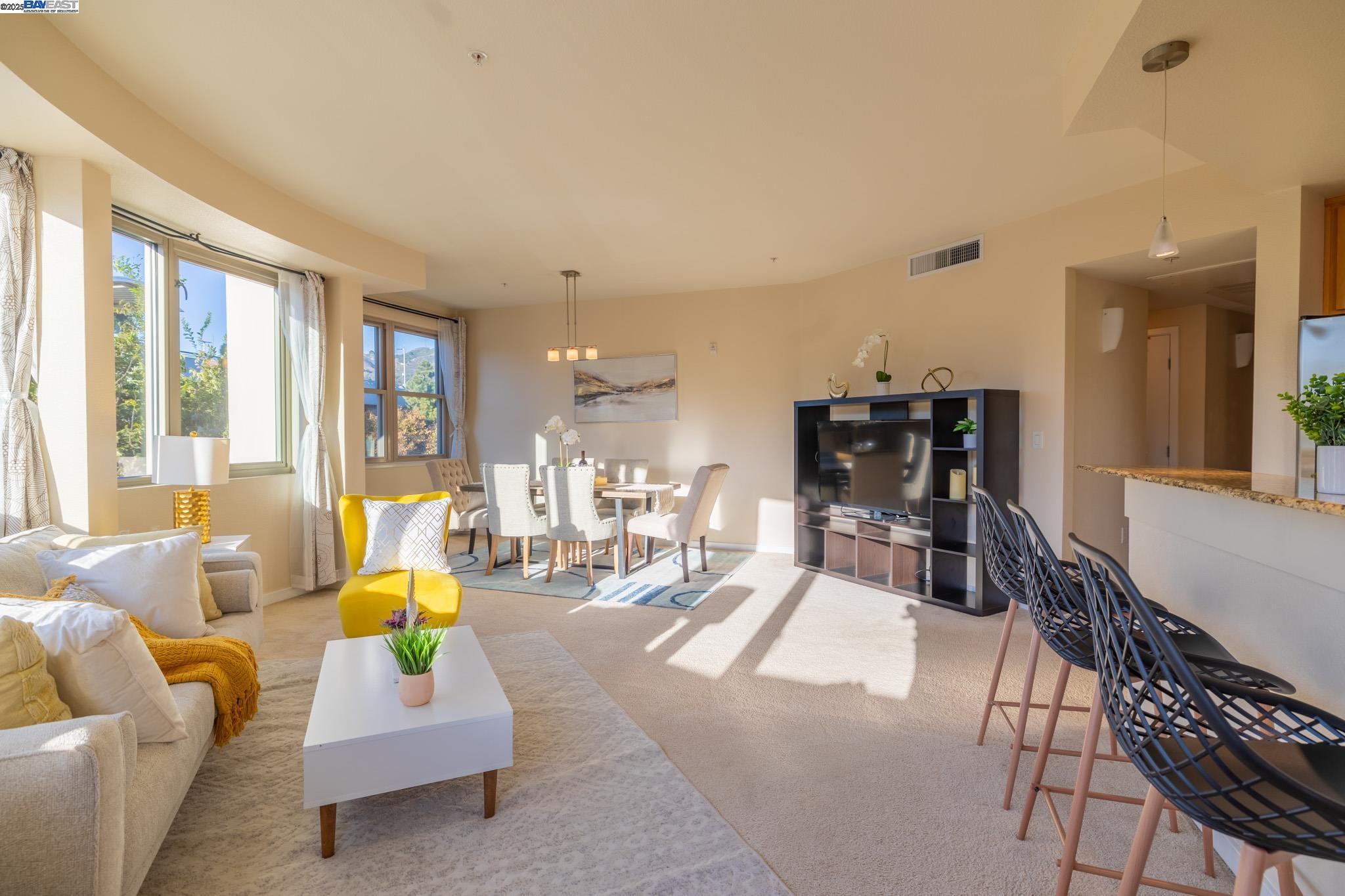 Detail Gallery Image 4 of 42 For 1488 El Camino Real #203,  South San Francisco,  CA 94080 - 2 Beds | 2 Baths