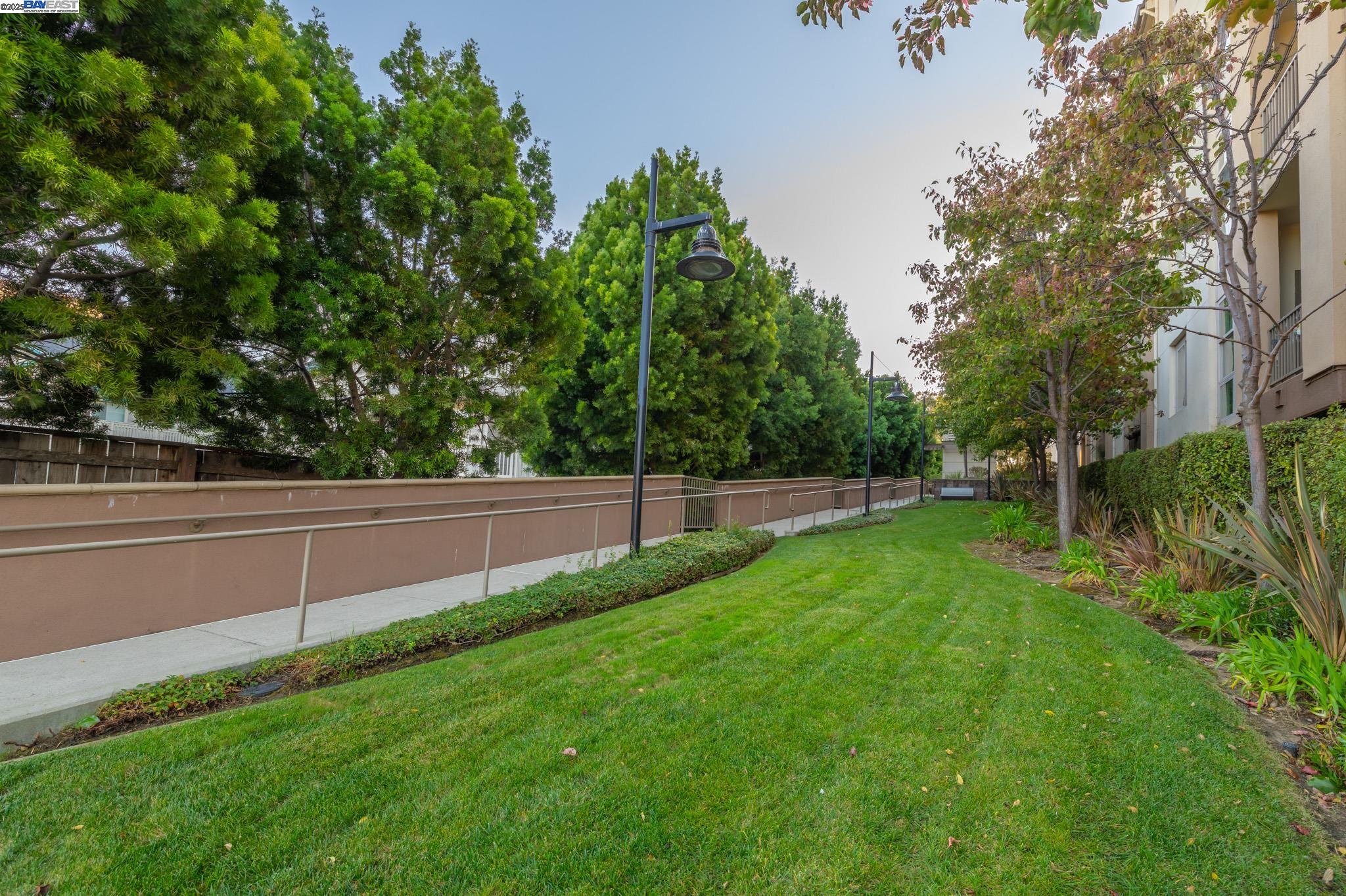 Detail Gallery Image 33 of 42 For 1488 El Camino Real #203,  South San Francisco,  CA 94080 - 2 Beds | 2 Baths