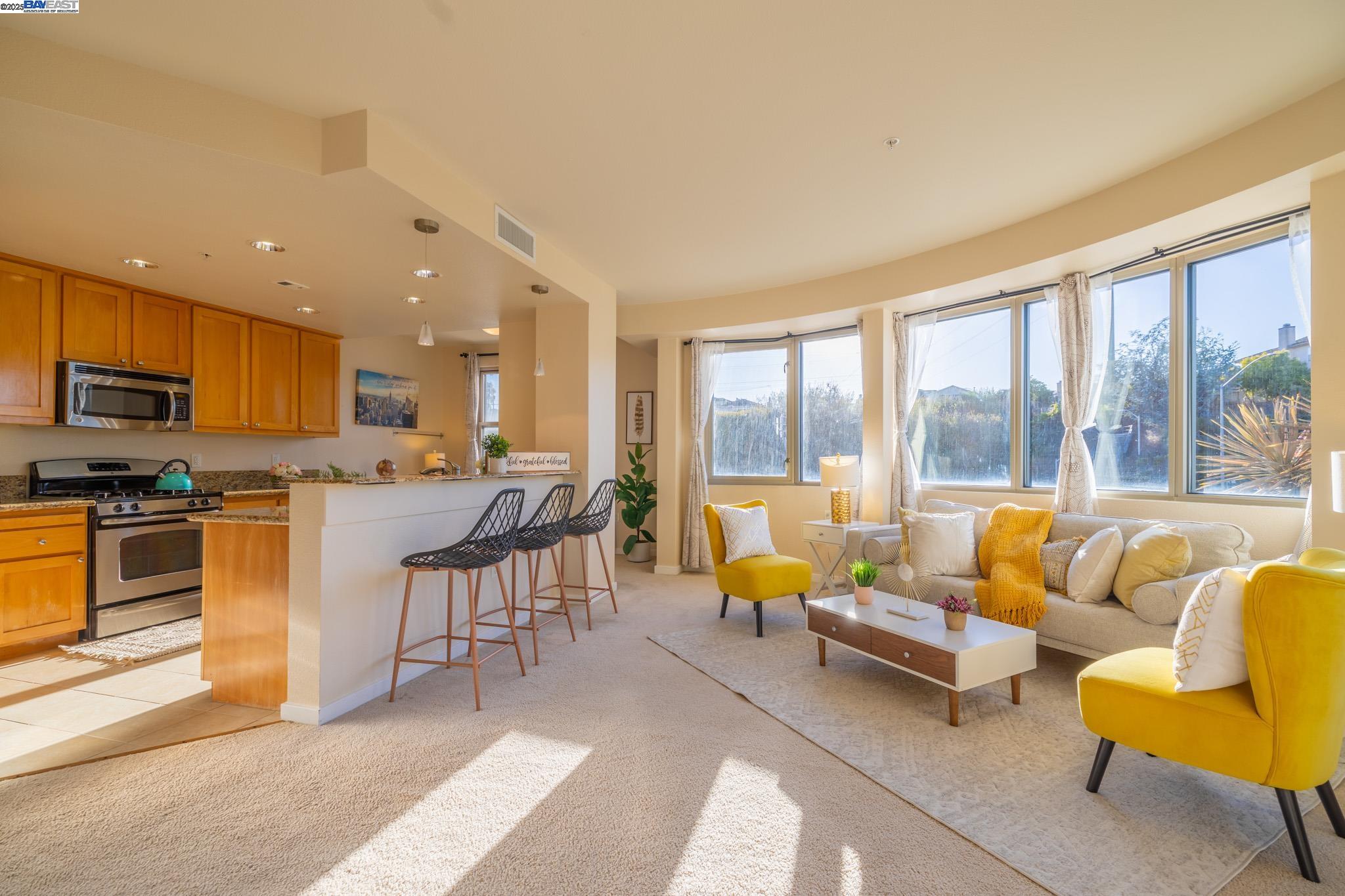 Detail Gallery Image 7 of 42 For 1488 El Camino Real #203,  South San Francisco,  CA 94080 - 2 Beds | 2 Baths