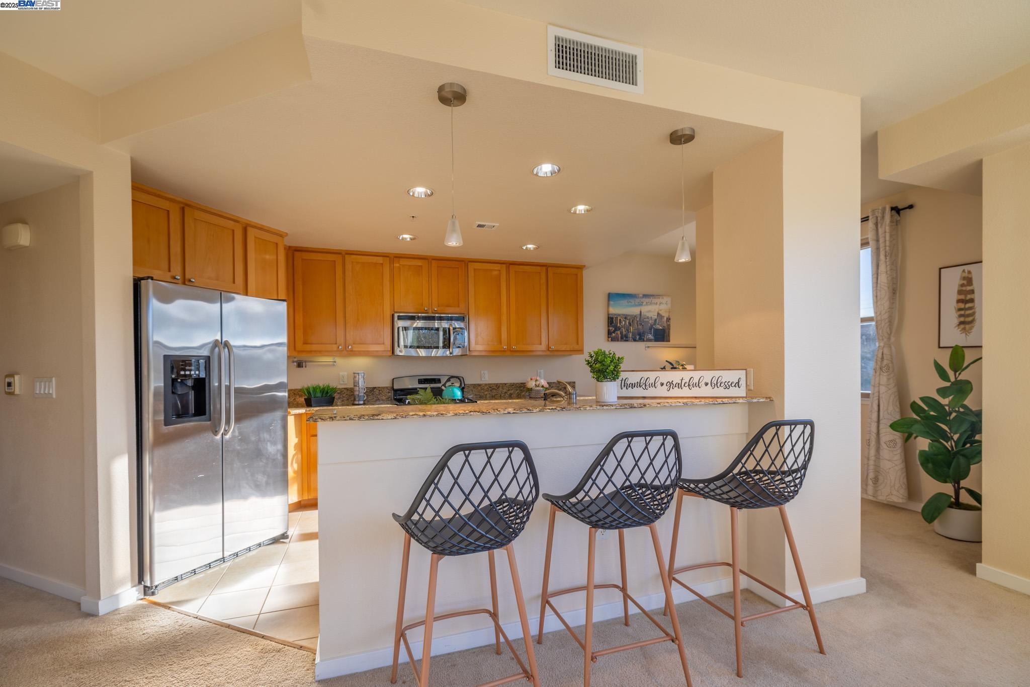 Detail Gallery Image 10 of 42 For 1488 El Camino Real #203,  South San Francisco,  CA 94080 - 2 Beds | 2 Baths