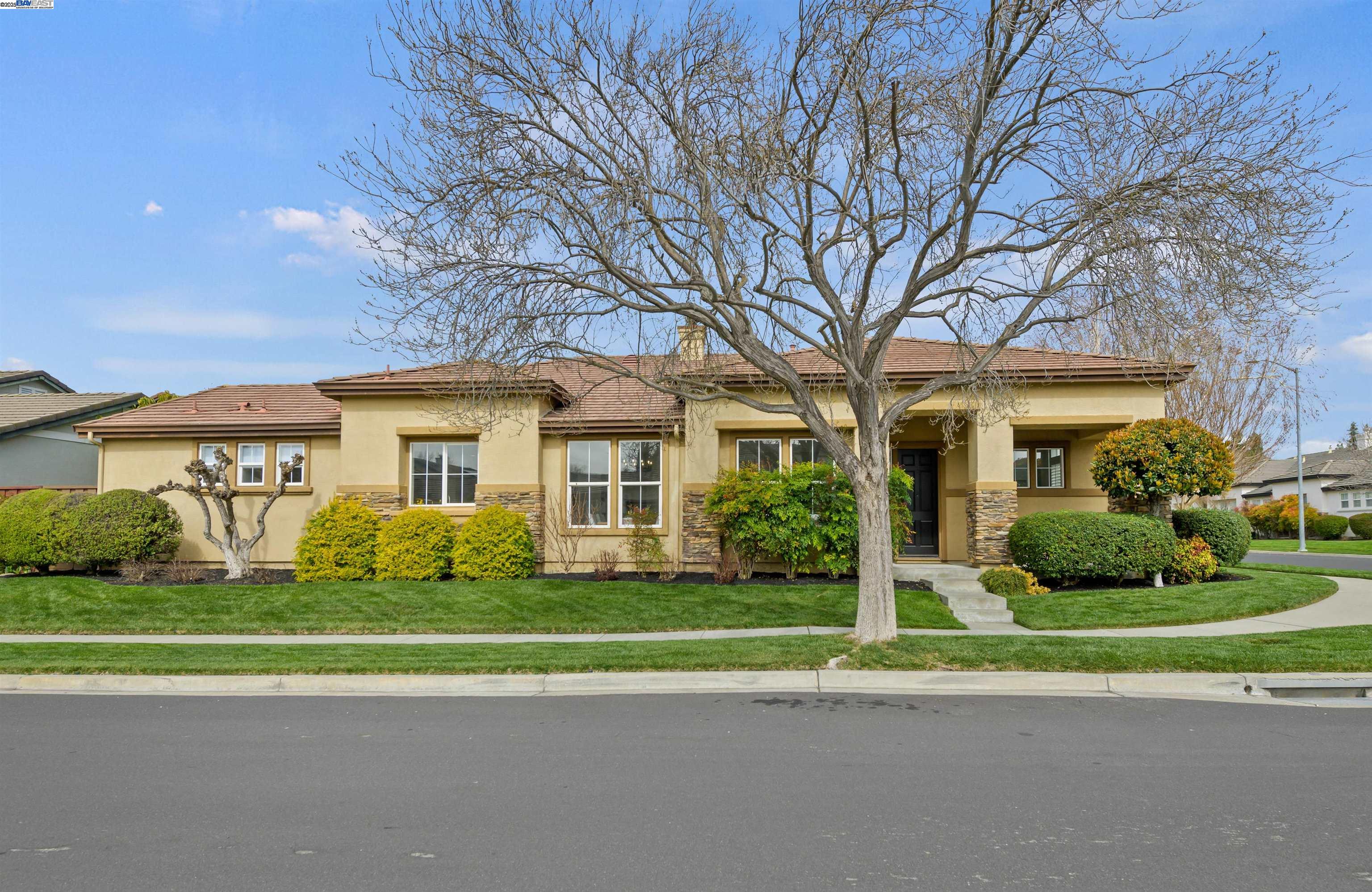 Detail Gallery Image 1 of 1 For 5582 Linden St, Dublin,  CA 94568 - 4 Beds | 3 Baths