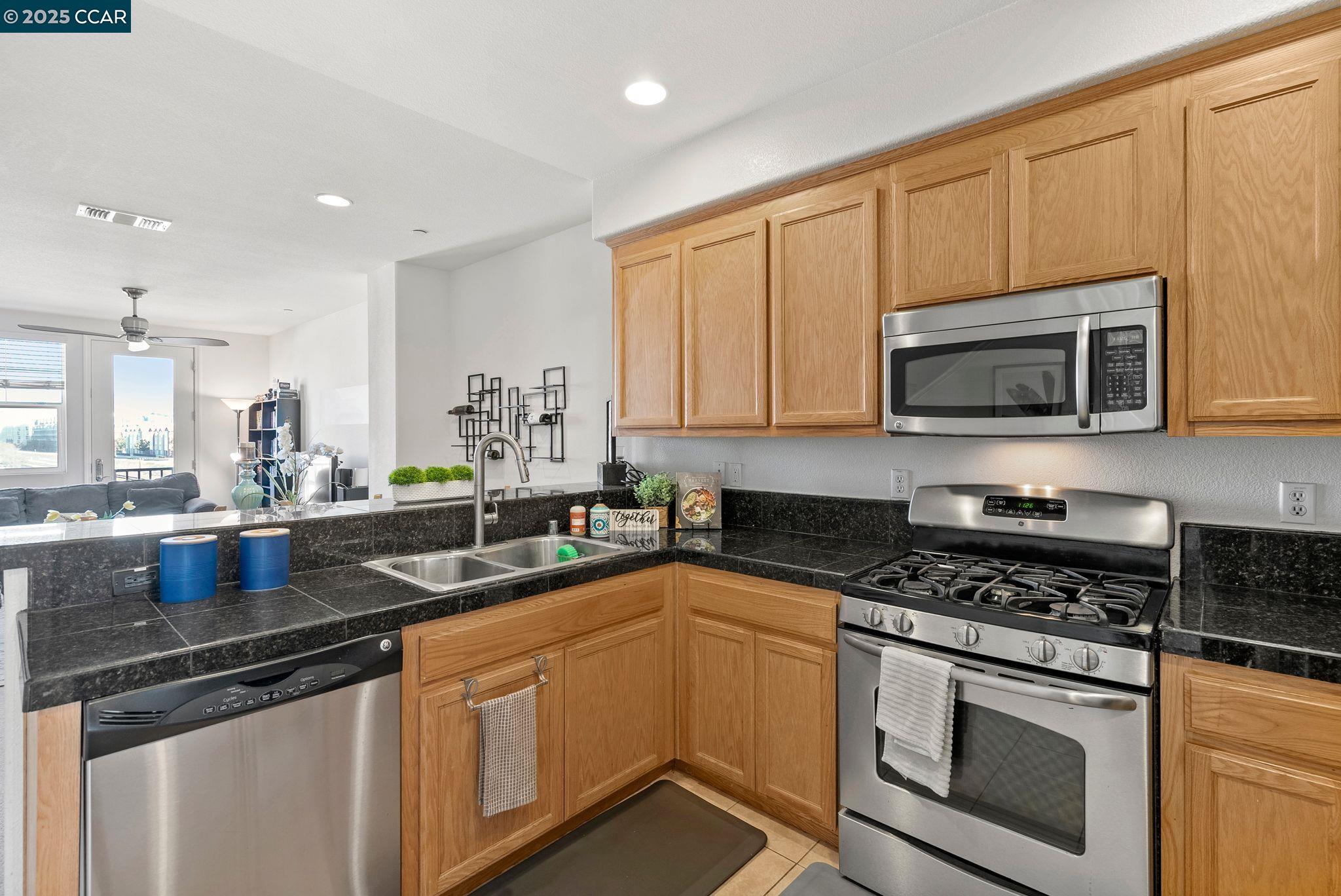 Detail Gallery Image 4 of 21 For 129 Ede Lane, Milpitas,  CA 95035 - 3 Beds | 3/1 Baths