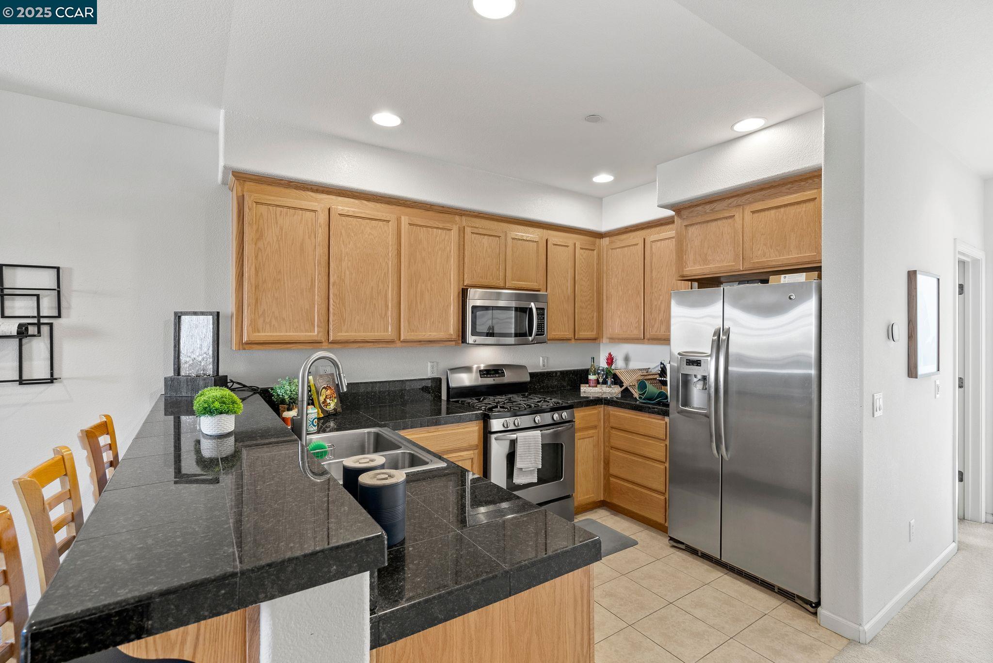 Detail Gallery Image 5 of 21 For 129 Ede Lane, Milpitas,  CA 95035 - 3 Beds | 3/1 Baths