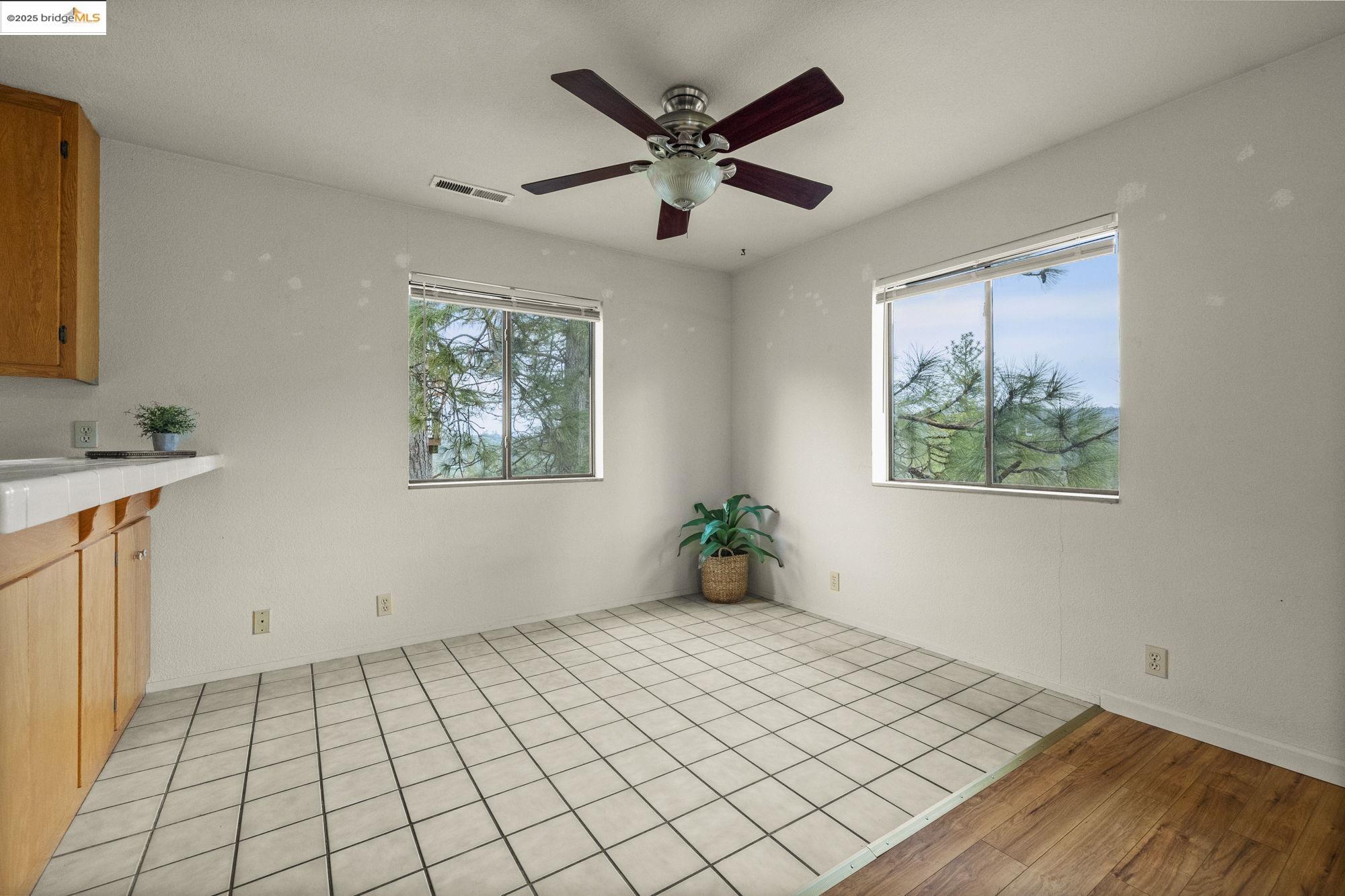 Detail Gallery Image 13 of 36 For 20284 Canyonview Drive, Tuolumne,  CA 95379 - 3 Beds | 2 Baths