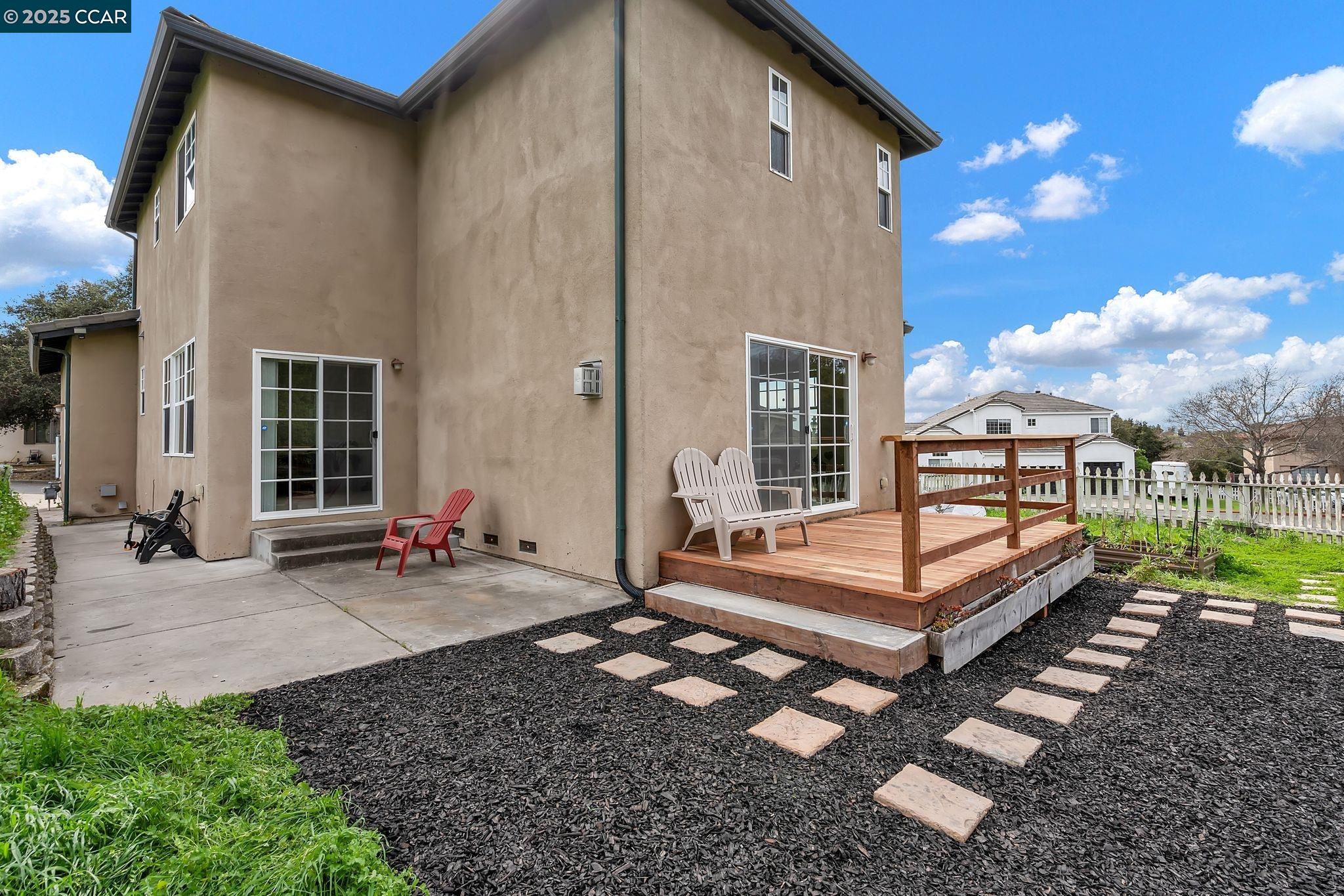 Detail Gallery Image 13 of 17 For 213 N Rancho Place, El Sobrante,  CA 94803 - 3 Beds | 2/1 Baths