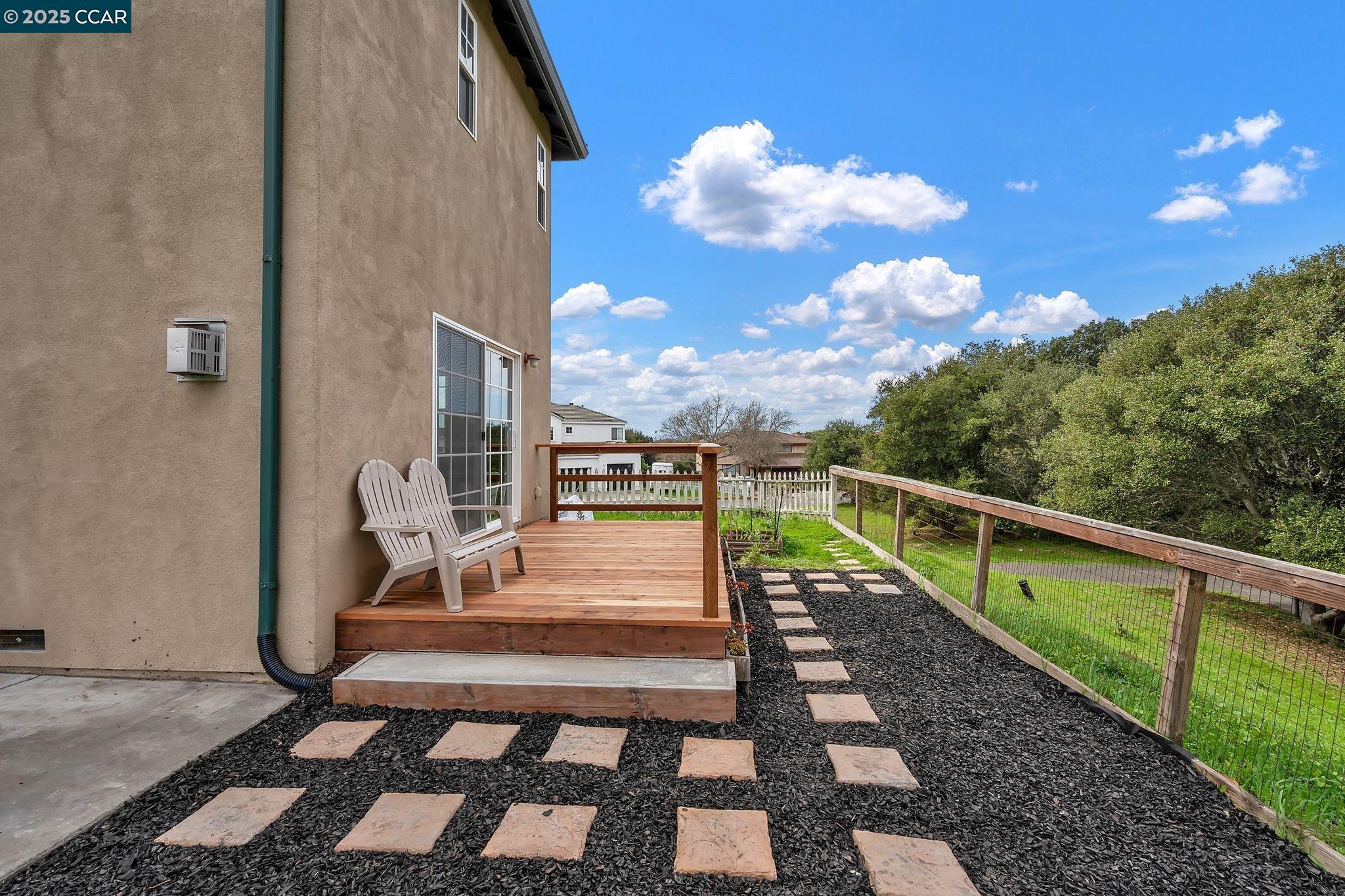 Detail Gallery Image 14 of 17 For 213 N Rancho Place, El Sobrante,  CA 94803 - 3 Beds | 2/1 Baths