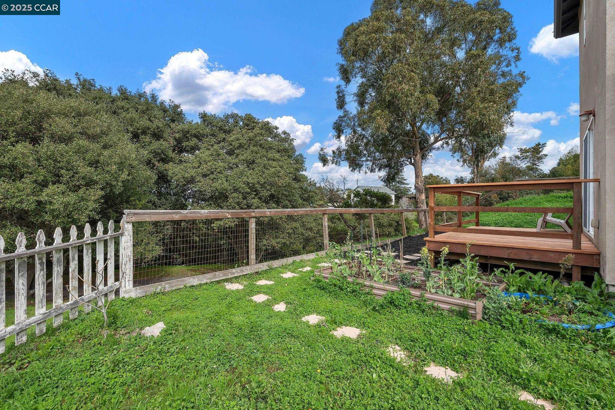 Detail Gallery Image 15 of 17 For 213 N Rancho Place, El Sobrante,  CA 94803 - 3 Beds | 2/1 Baths