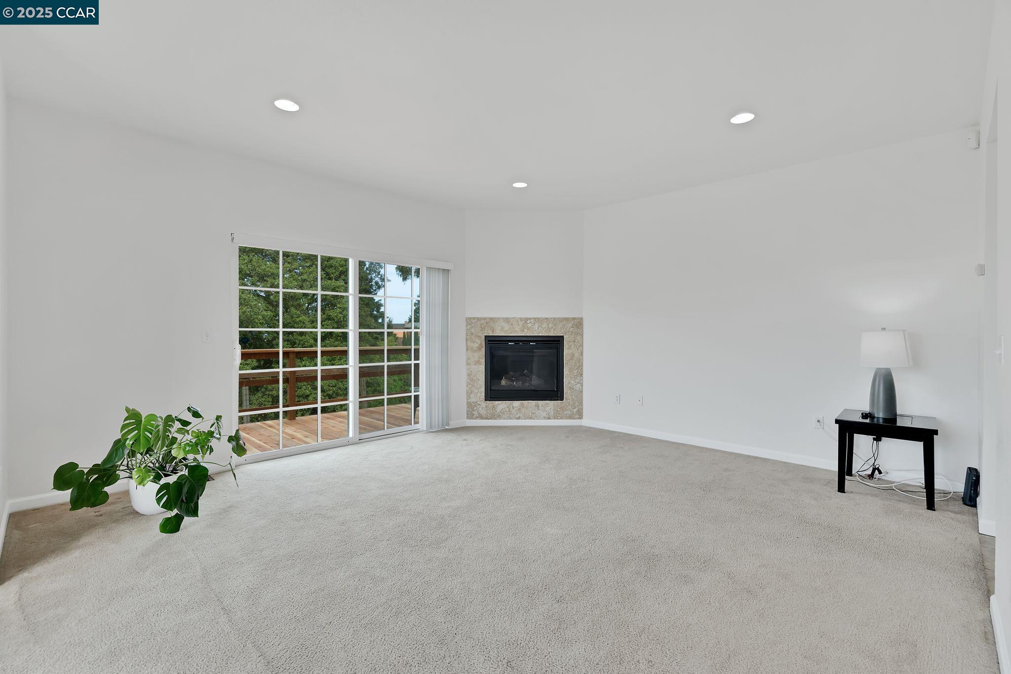 Detail Gallery Image 3 of 17 For 213 N Rancho Place, El Sobrante,  CA 94803 - 3 Beds | 2/1 Baths