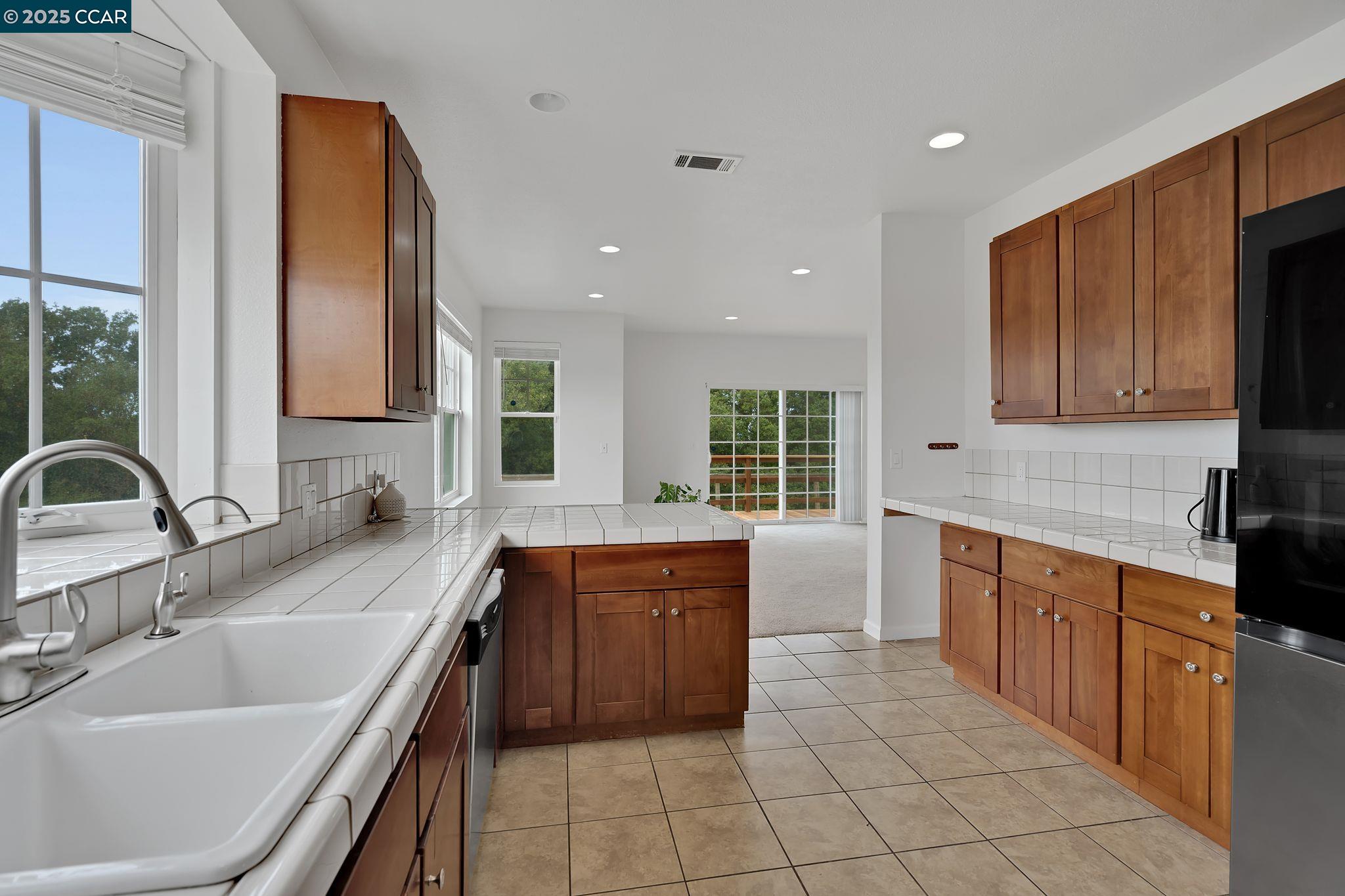 Detail Gallery Image 5 of 17 For 213 N Rancho Place, El Sobrante,  CA 94803 - 3 Beds | 2/1 Baths