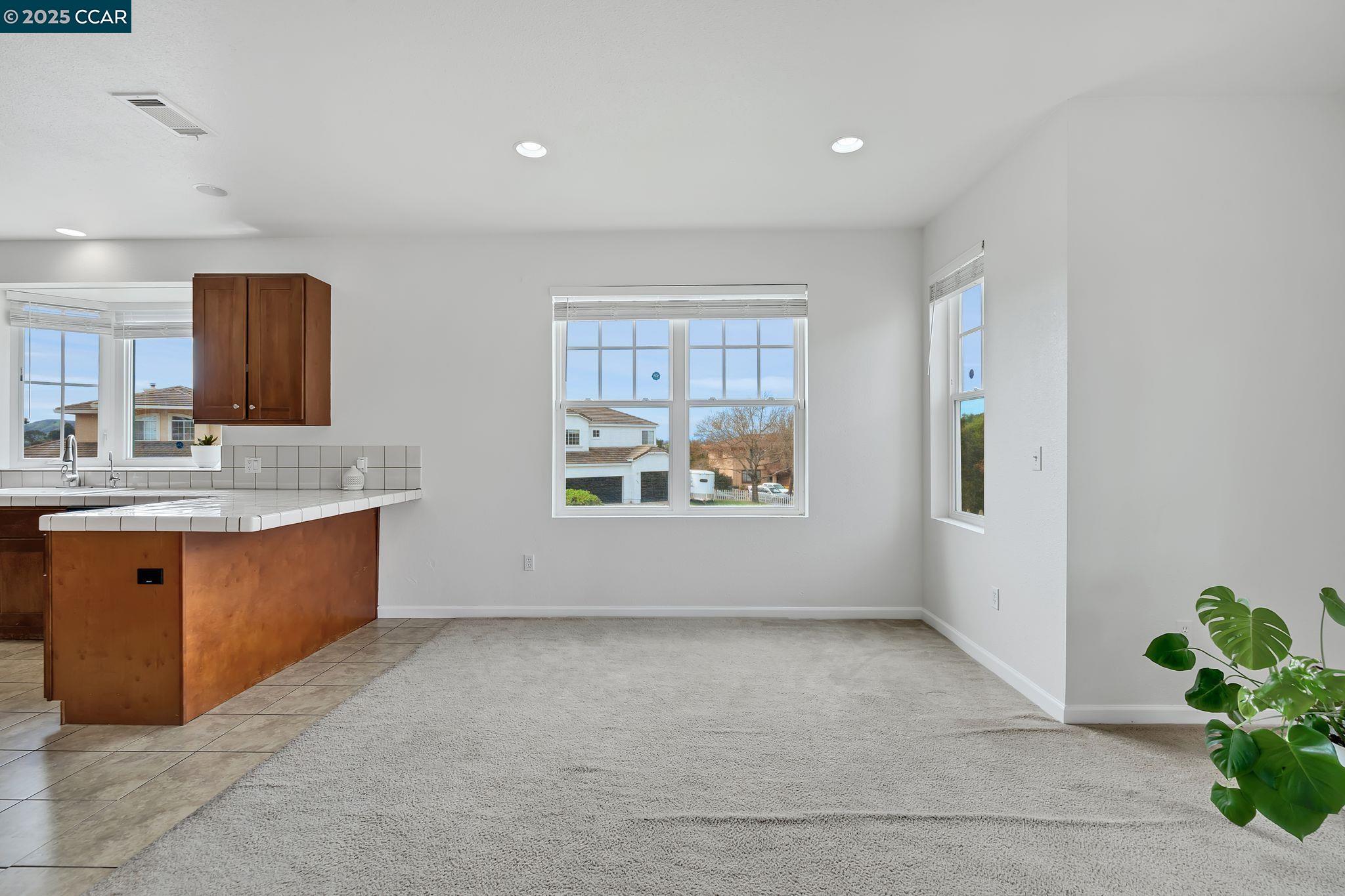Detail Gallery Image 6 of 17 For 213 N Rancho Place, El Sobrante,  CA 94803 - 3 Beds | 2/1 Baths