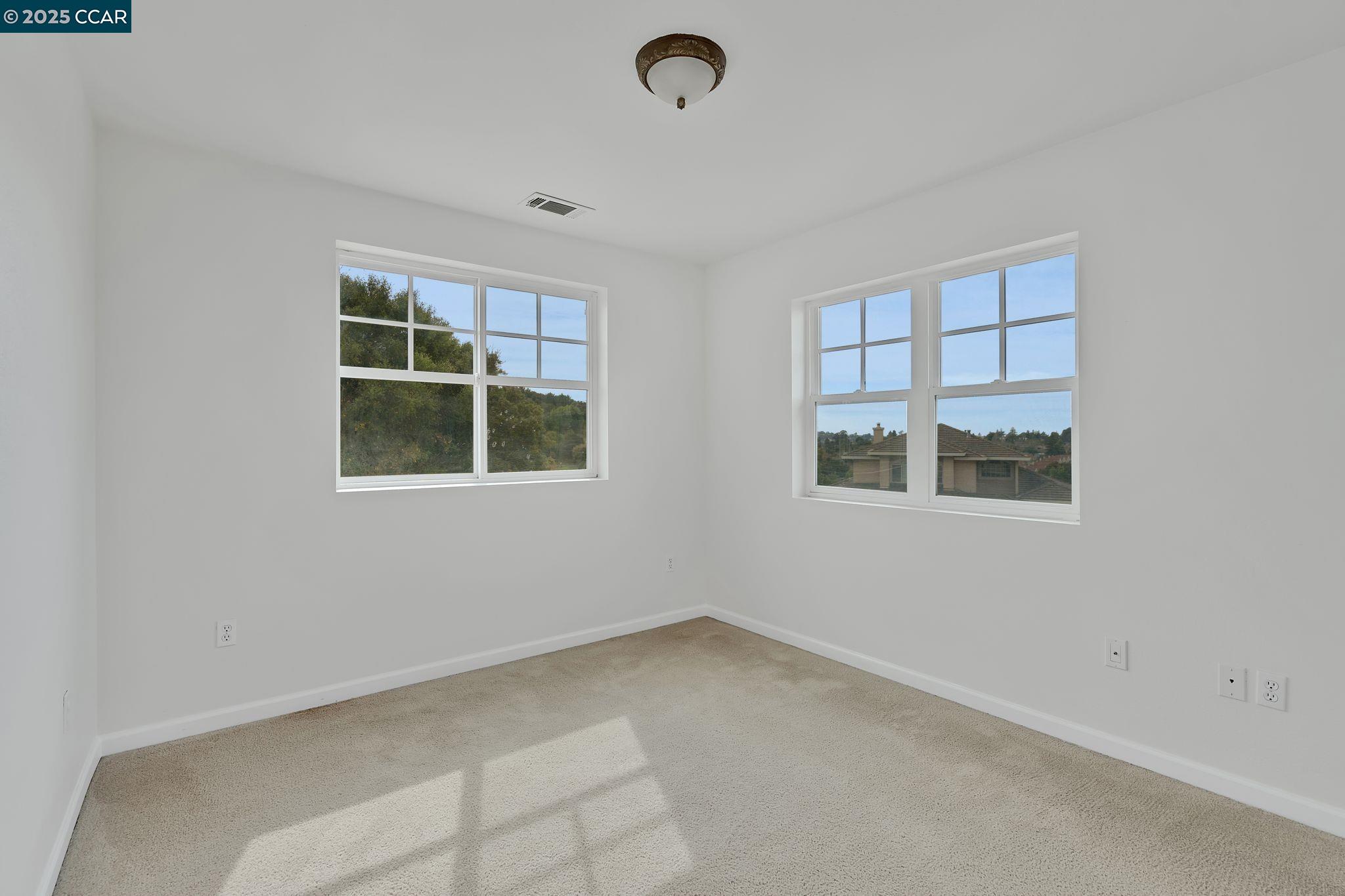 Detail Gallery Image 9 of 17 For 213 N Rancho Place, El Sobrante,  CA 94803 - 3 Beds | 2/1 Baths