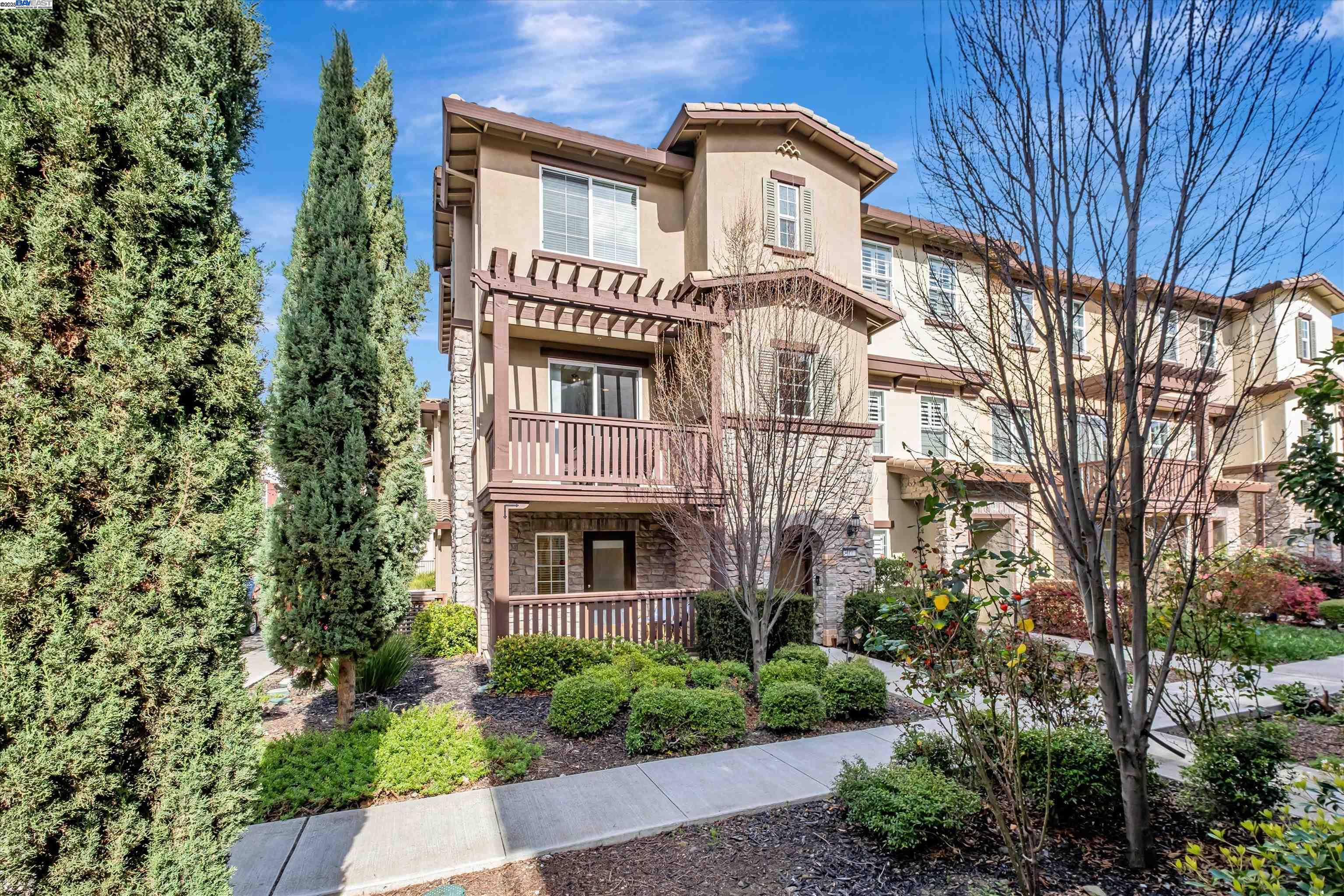 More Details about MLS # 41088170 : 34107 VIA LUCCA
