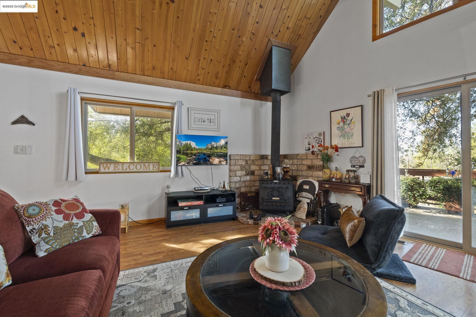 Detail Gallery Image 5 of 41 For 13161 Jackson Mill St., Groveland,  CA 95321 - 3 Beds | 2 Baths