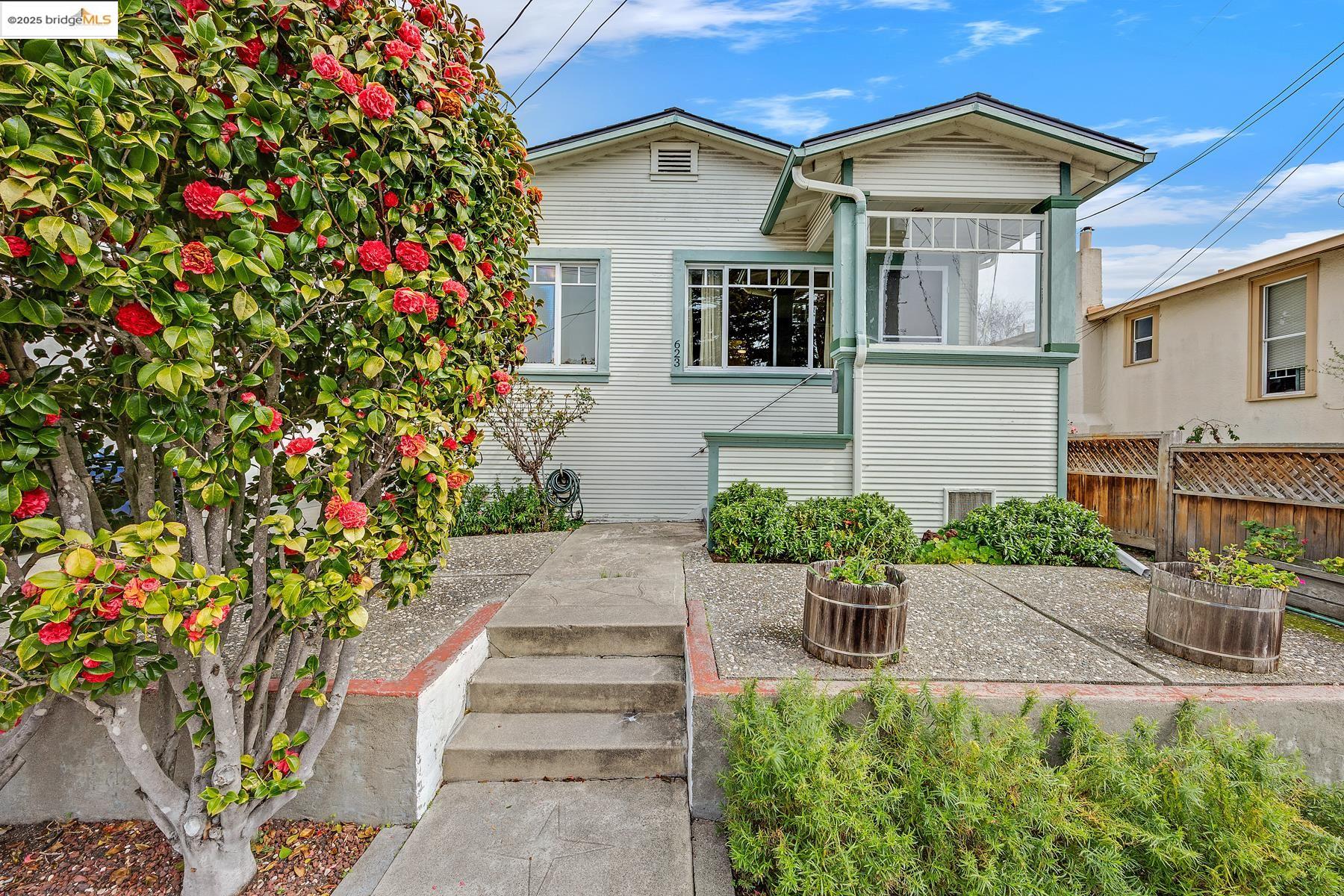 Detail Gallery Image 1 of 1 For 623 Evelyn Ave, Albany,  CA 94706 - 2 Beds | 1 Baths