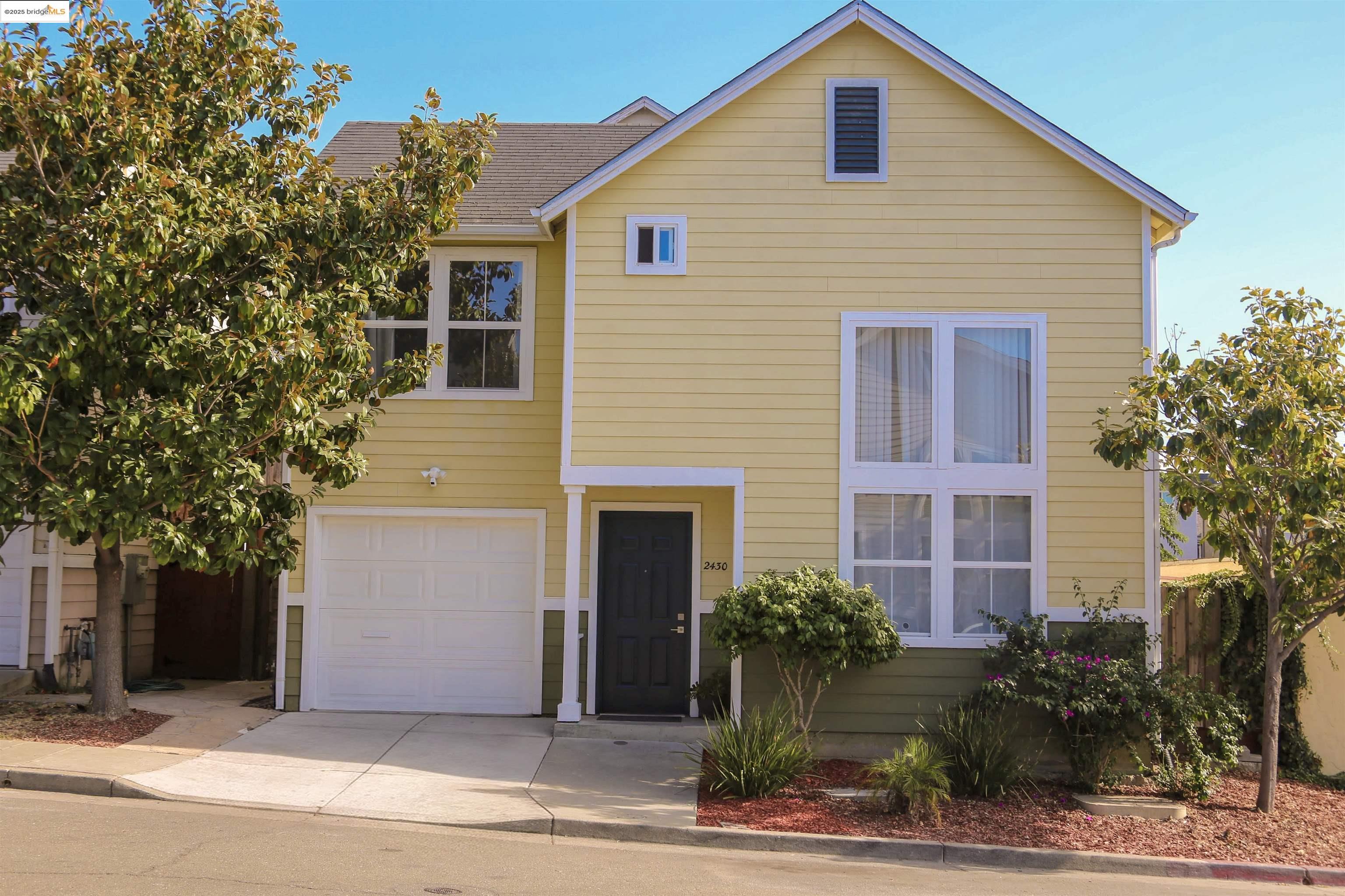 Detail Gallery Image 1 of 1 For 2430 Siesta Ln, Oakland,  CA 94603 - 3 Beds | 2 Baths
