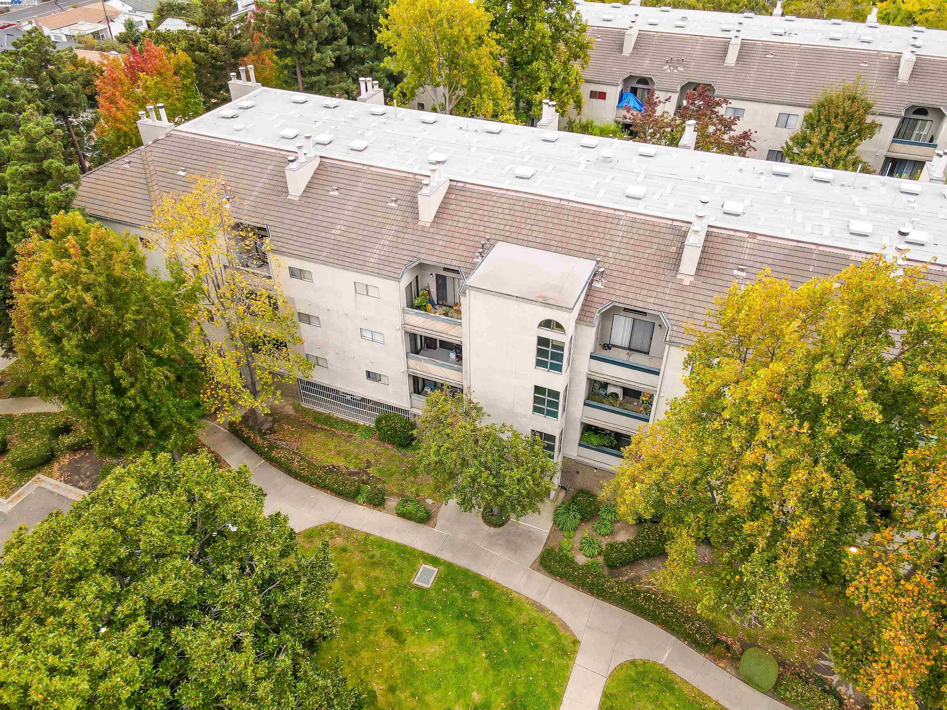 Browse active condo listings in BRIDGEPORTE
