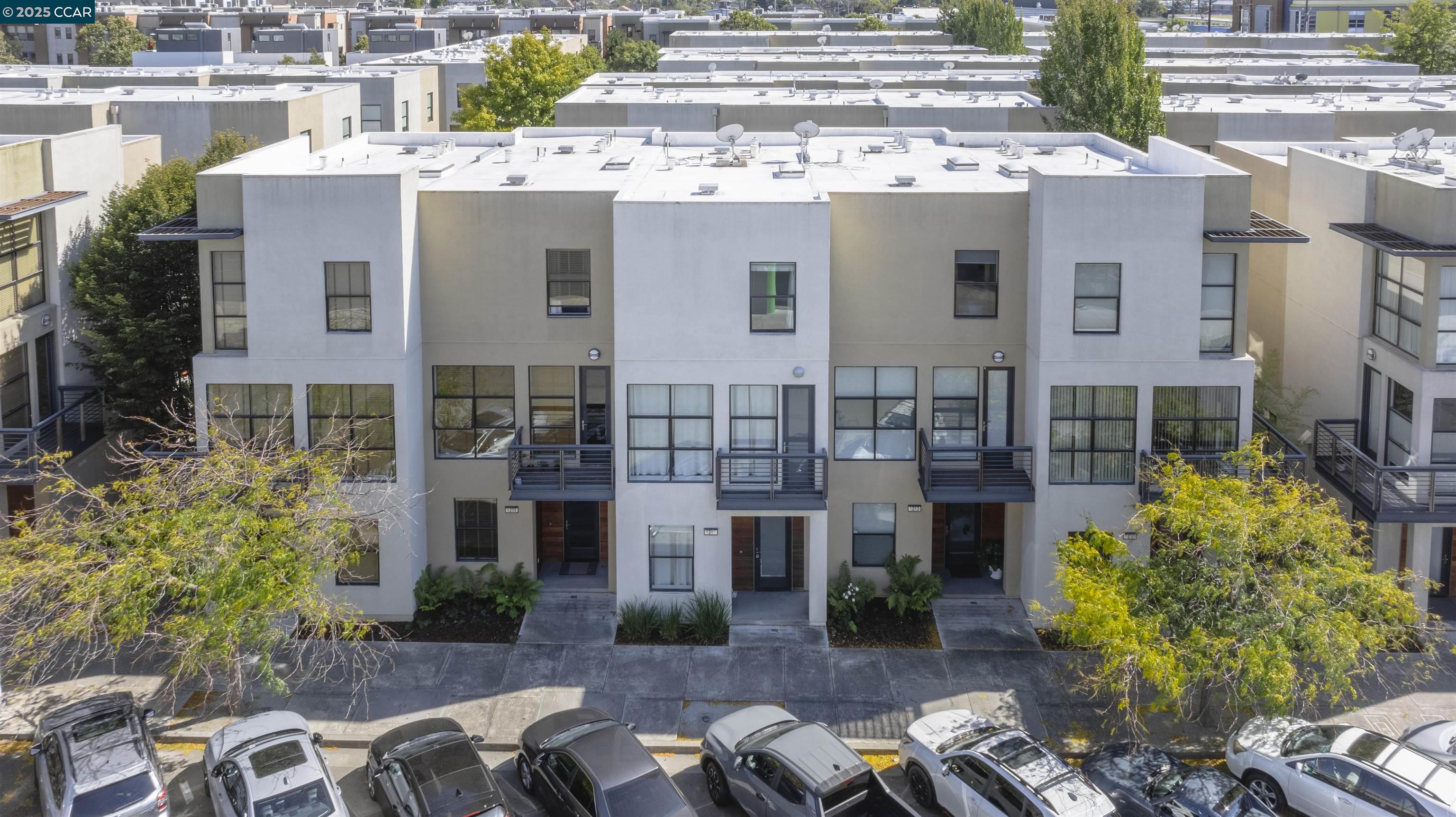 Detail Gallery Image 1 of 1 For 1211 67th St, Oakland,  CA 94608 - 2 Beds | 2/1 Baths