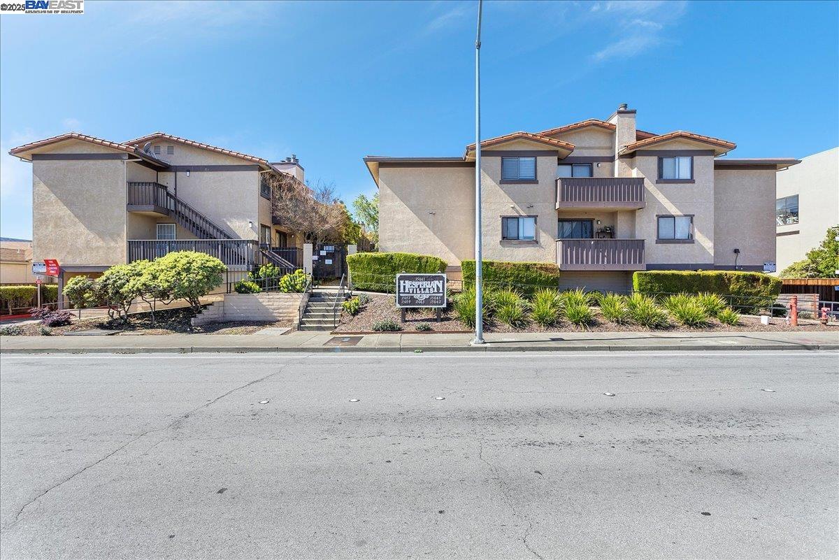 Browse active condo listings in HESPER VILLA