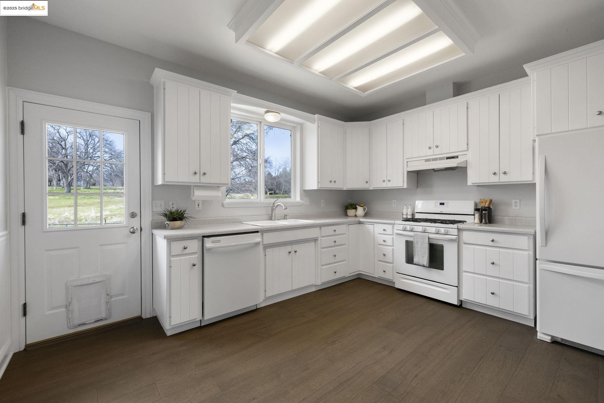Detail Gallery Image 9 of 34 For 19038 Carter St, Tuolumne,  CA 95379 - 3 Beds | 2 Baths