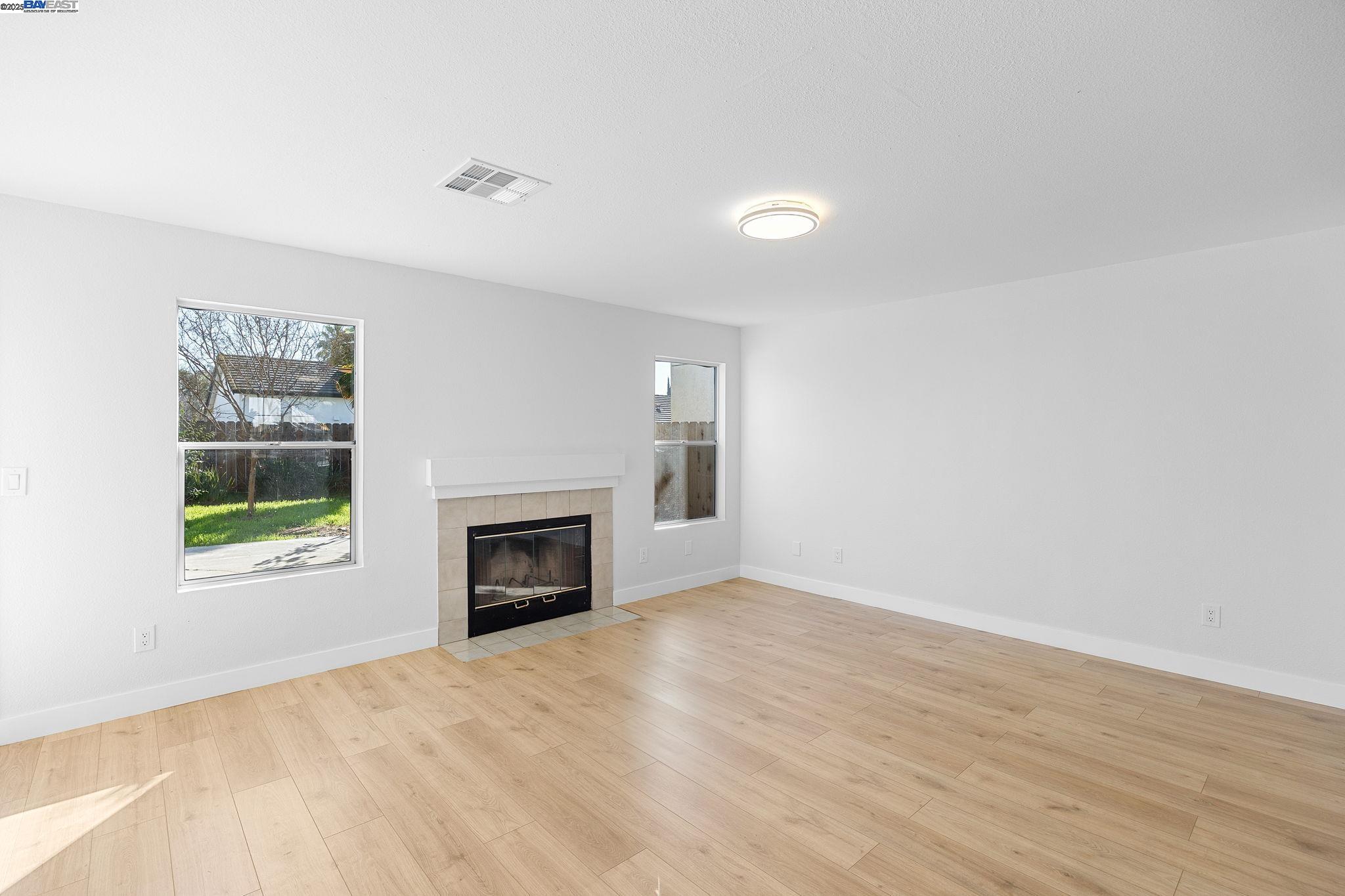 Detail Gallery Image 11 of 42 For 3230 Ripplerock Ln, Stockton,  CA 95206 - 3 Beds | 2/1 Baths