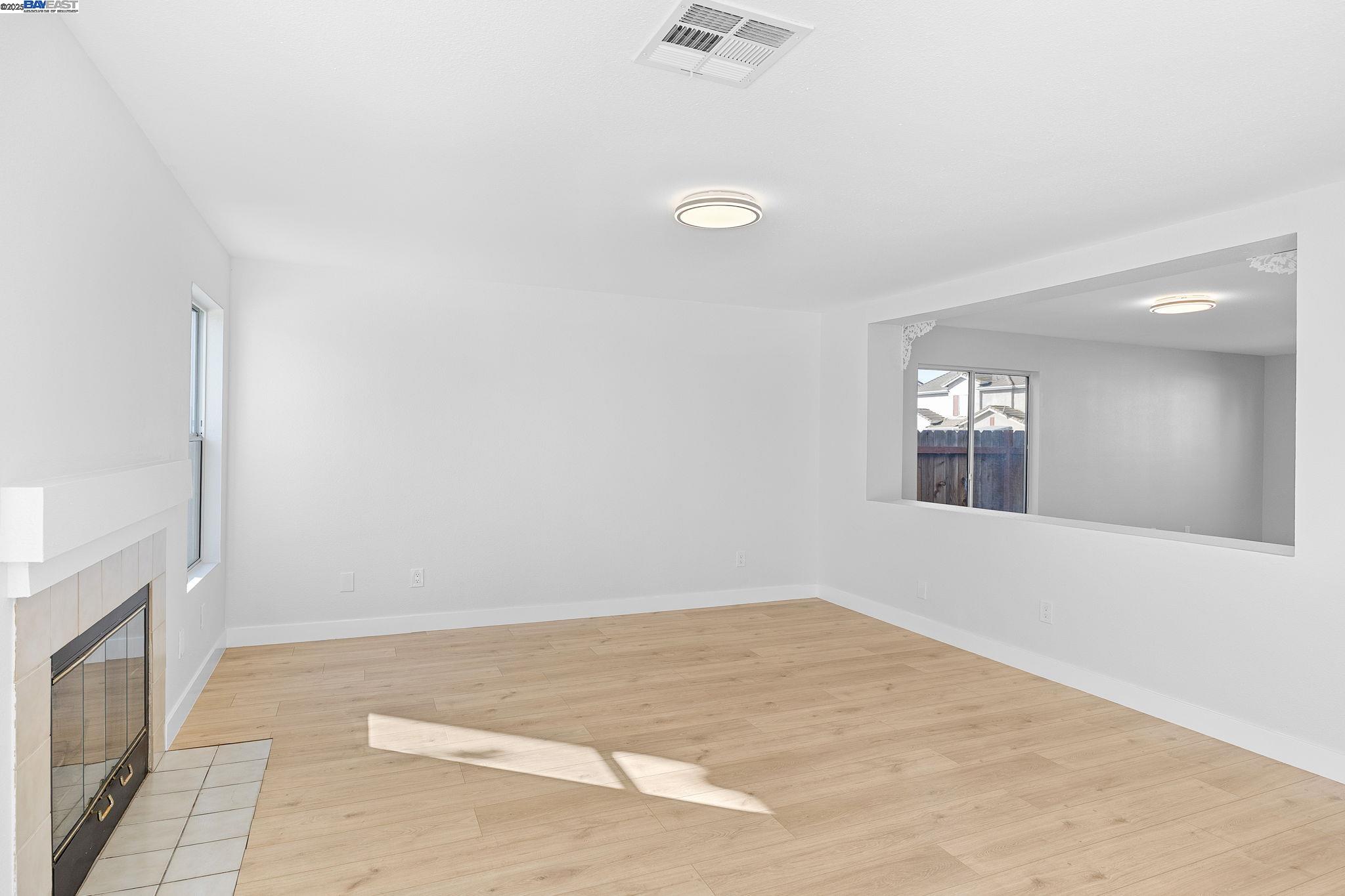 Detail Gallery Image 12 of 42 For 3230 Ripplerock Ln, Stockton,  CA 95206 - 3 Beds | 2/1 Baths