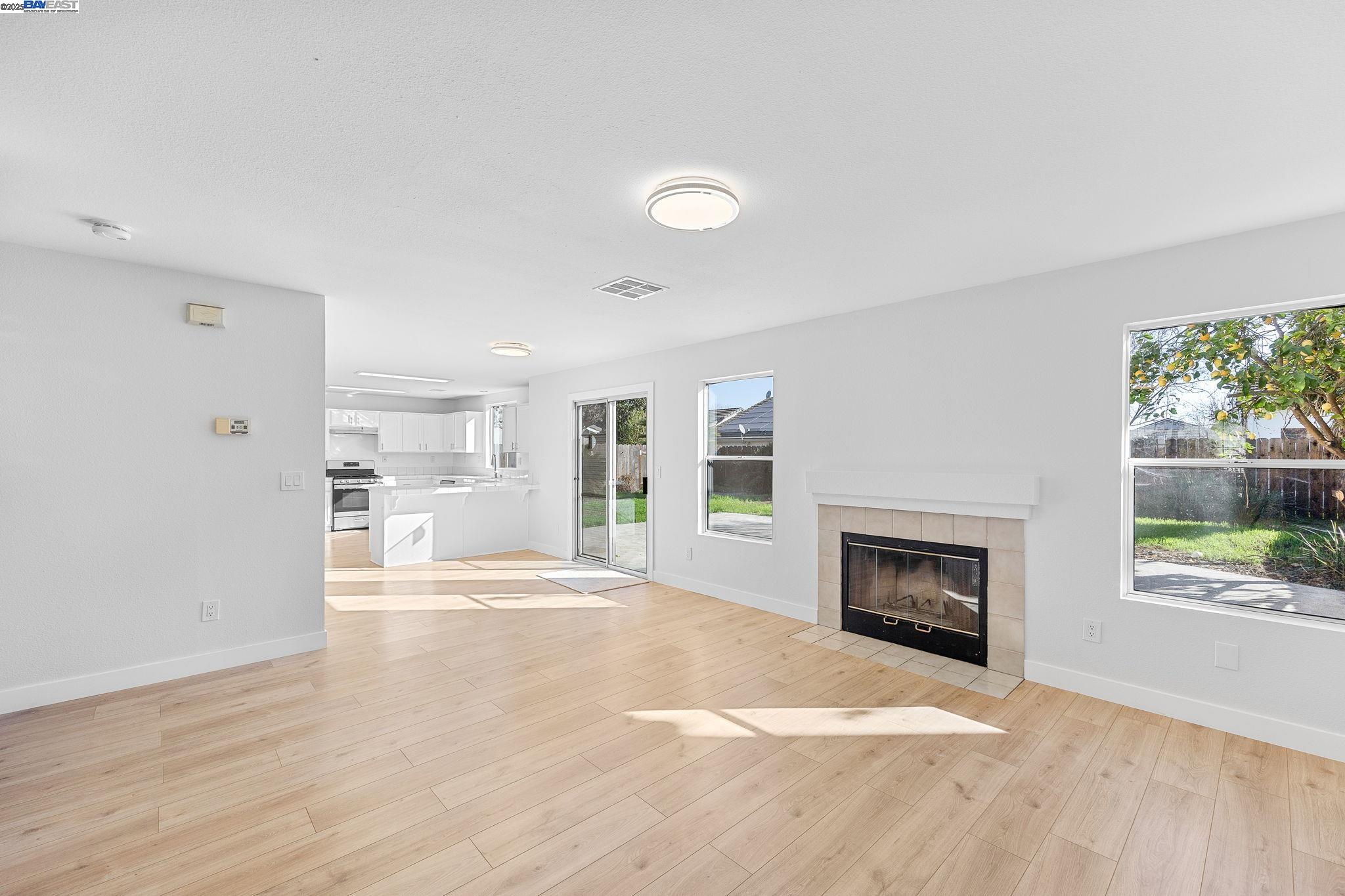 Detail Gallery Image 14 of 42 For 3230 Ripplerock Ln, Stockton,  CA 95206 - 3 Beds | 2/1 Baths