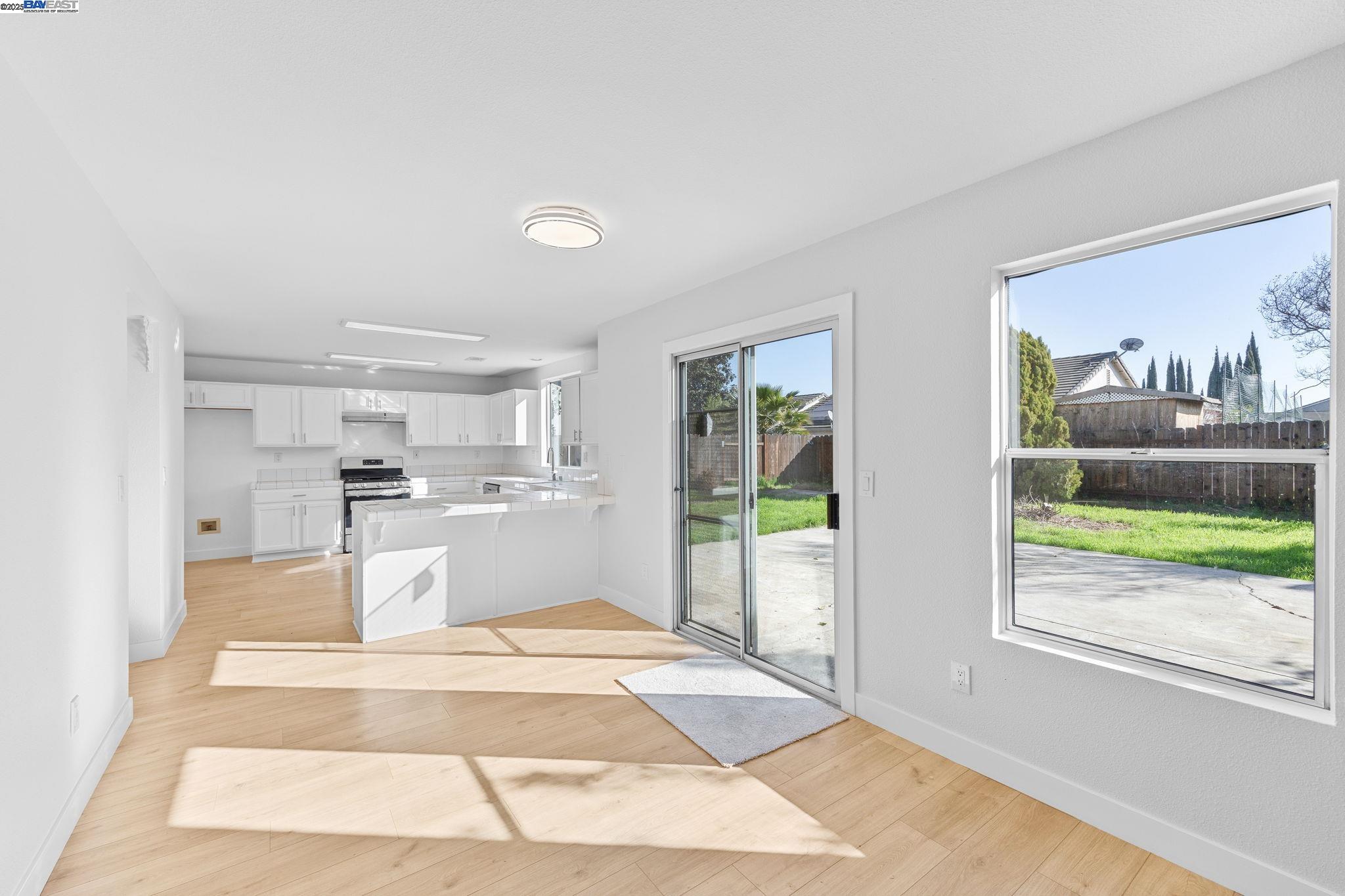 Detail Gallery Image 15 of 42 For 3230 Ripplerock Ln, Stockton,  CA 95206 - 3 Beds | 2/1 Baths