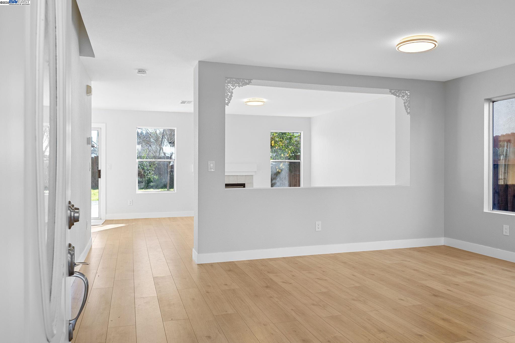 Detail Gallery Image 5 of 42 For 3230 Ripplerock Ln, Stockton,  CA 95206 - 3 Beds | 2/1 Baths