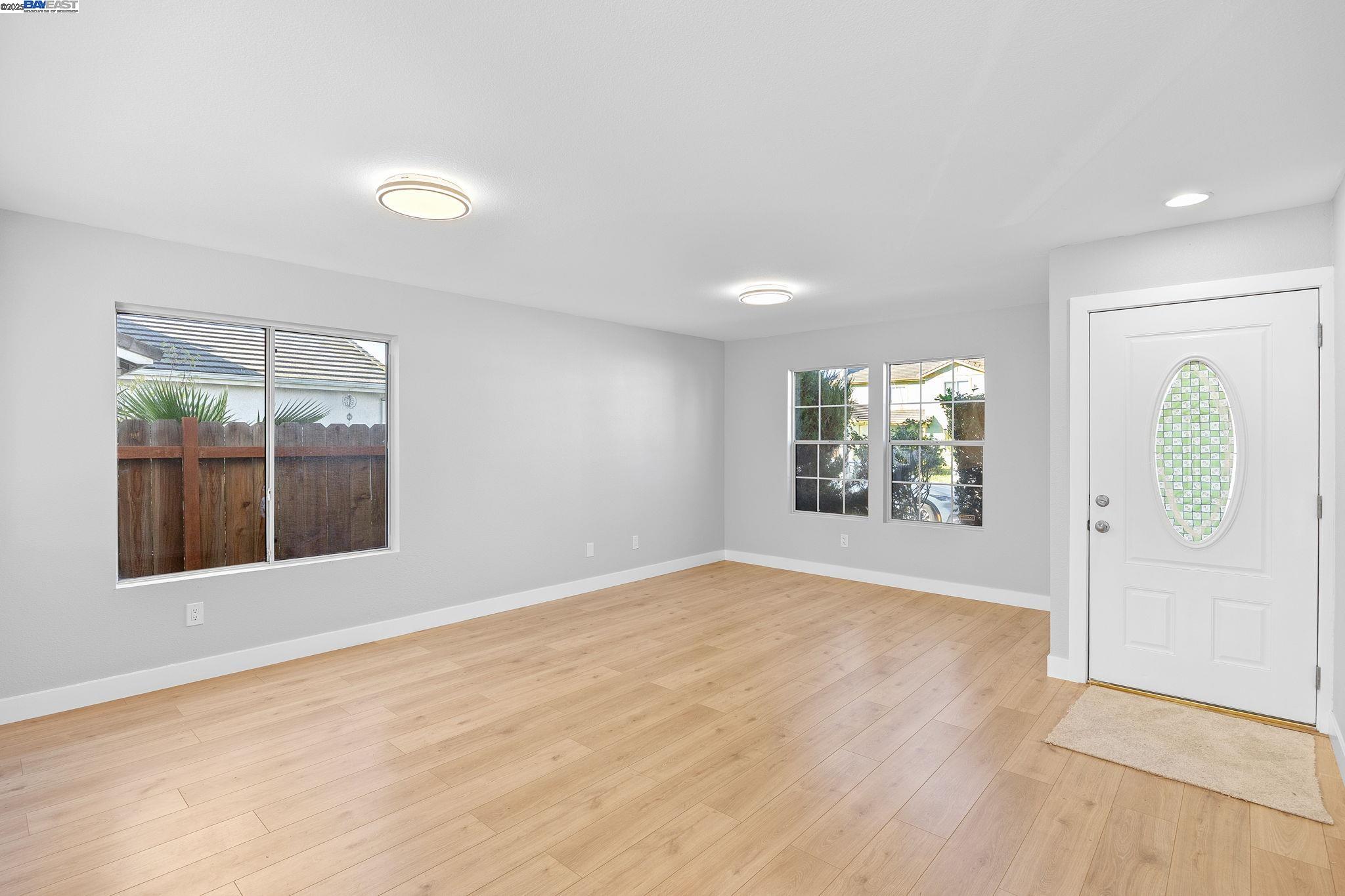 Detail Gallery Image 7 of 42 For 3230 Ripplerock Ln, Stockton,  CA 95206 - 3 Beds | 2/1 Baths