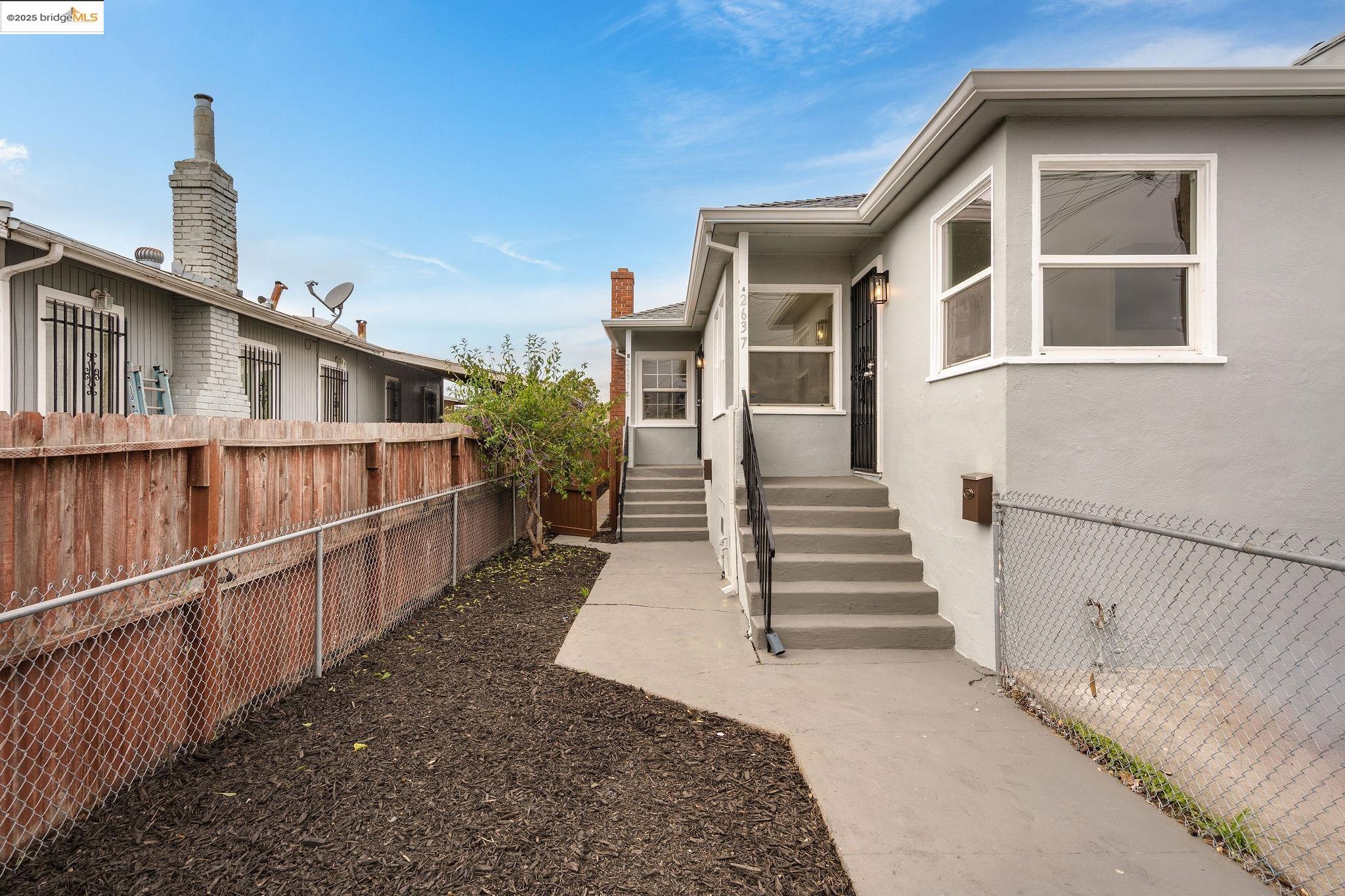 Detail Gallery Image 1 of 1 For 2637 75th Ave, Oakland,  CA 94605 - 3 Beds | 2 Baths