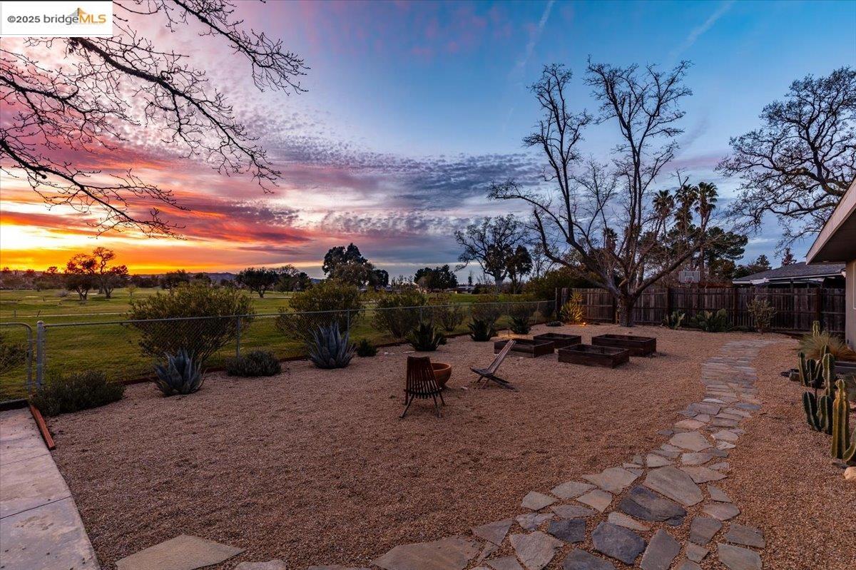 Detail Gallery Image 1 of 1 For 1550 Creston Rd, Paso Robles,  CA 93446 - 2 Beds | 2 Baths