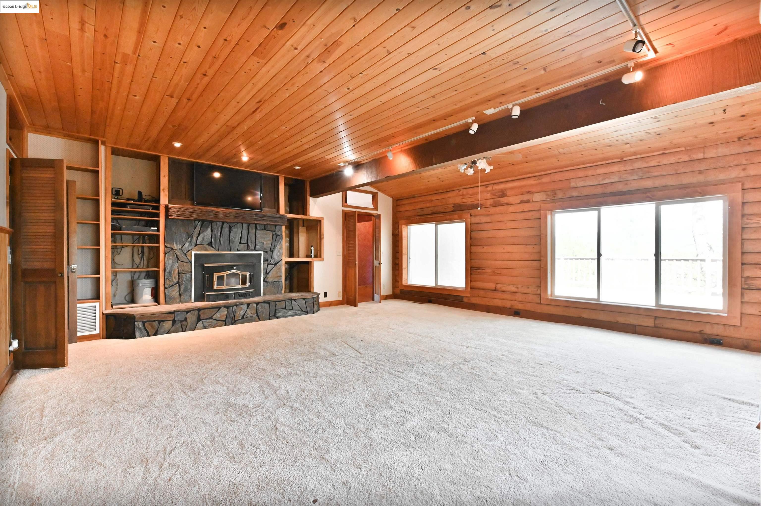 Detail Gallery Image 11 of 52 For 18540 Hershey Rd. W., Tuolumne,  CA 95379 - 4 Beds | 3 Baths