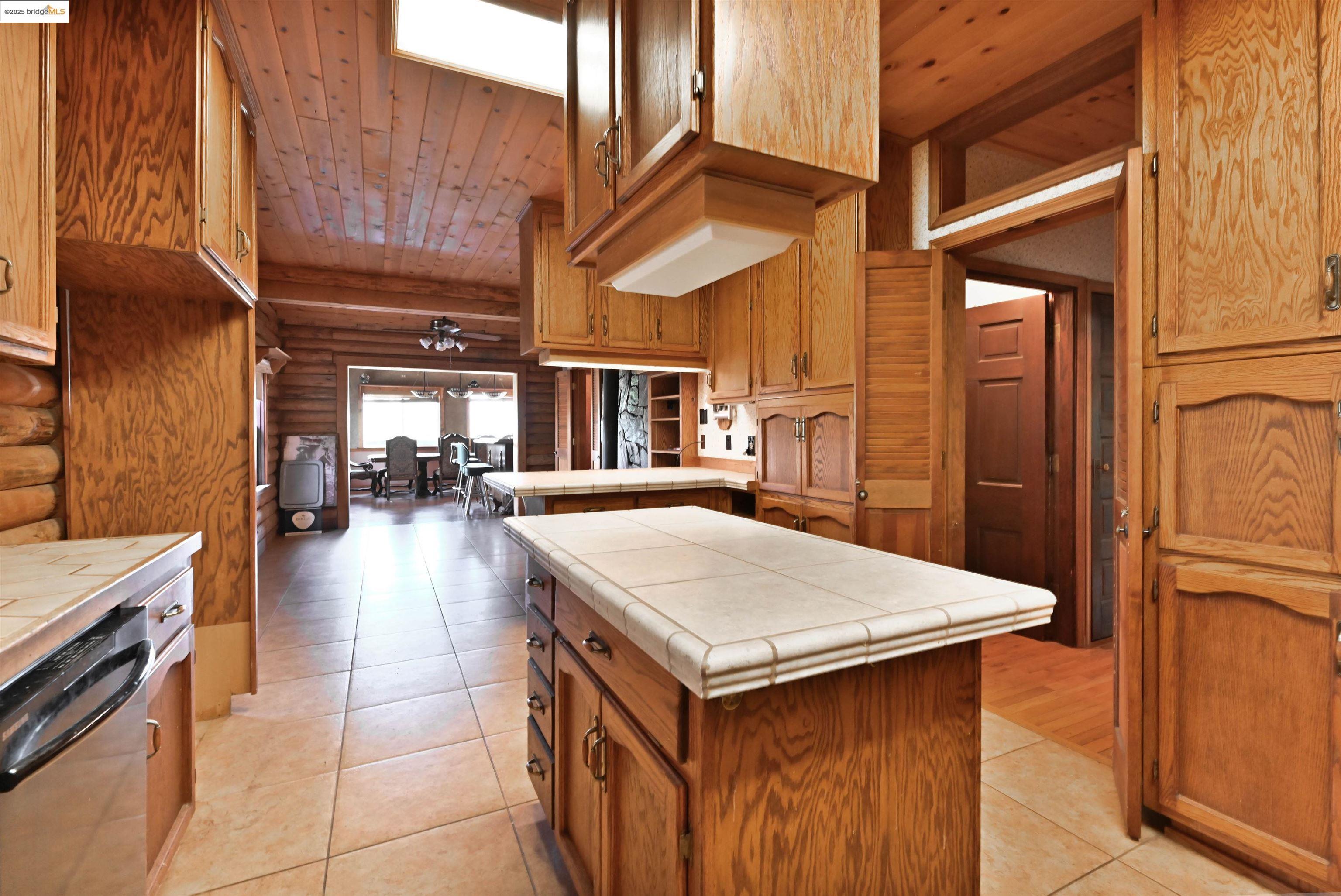 Detail Gallery Image 15 of 52 For 18540 Hershey Rd. W., Tuolumne,  CA 95379 - 4 Beds | 3 Baths