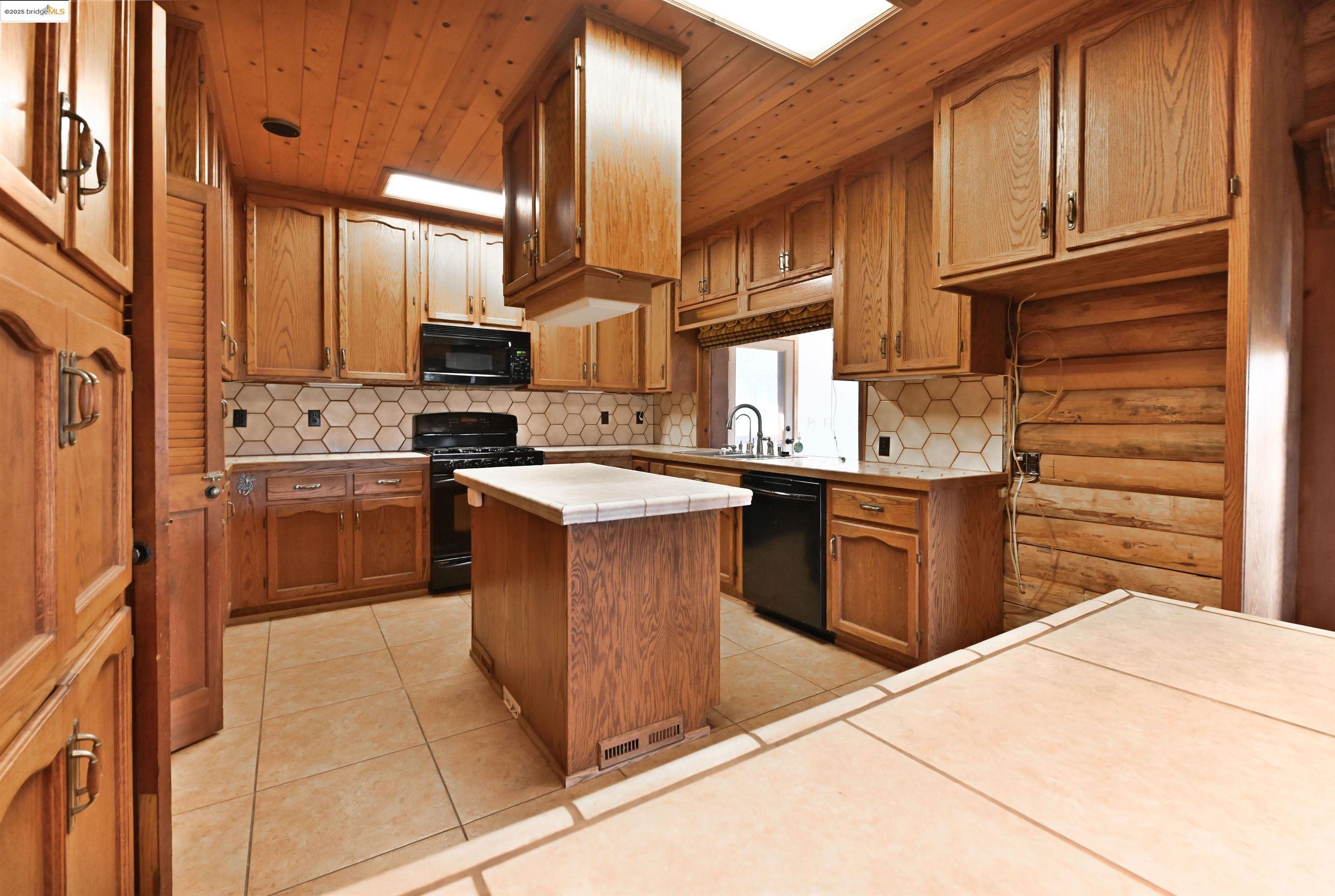 Detail Gallery Image 17 of 52 For 18540 Hershey Rd. W., Tuolumne,  CA 95379 - 4 Beds | 3 Baths