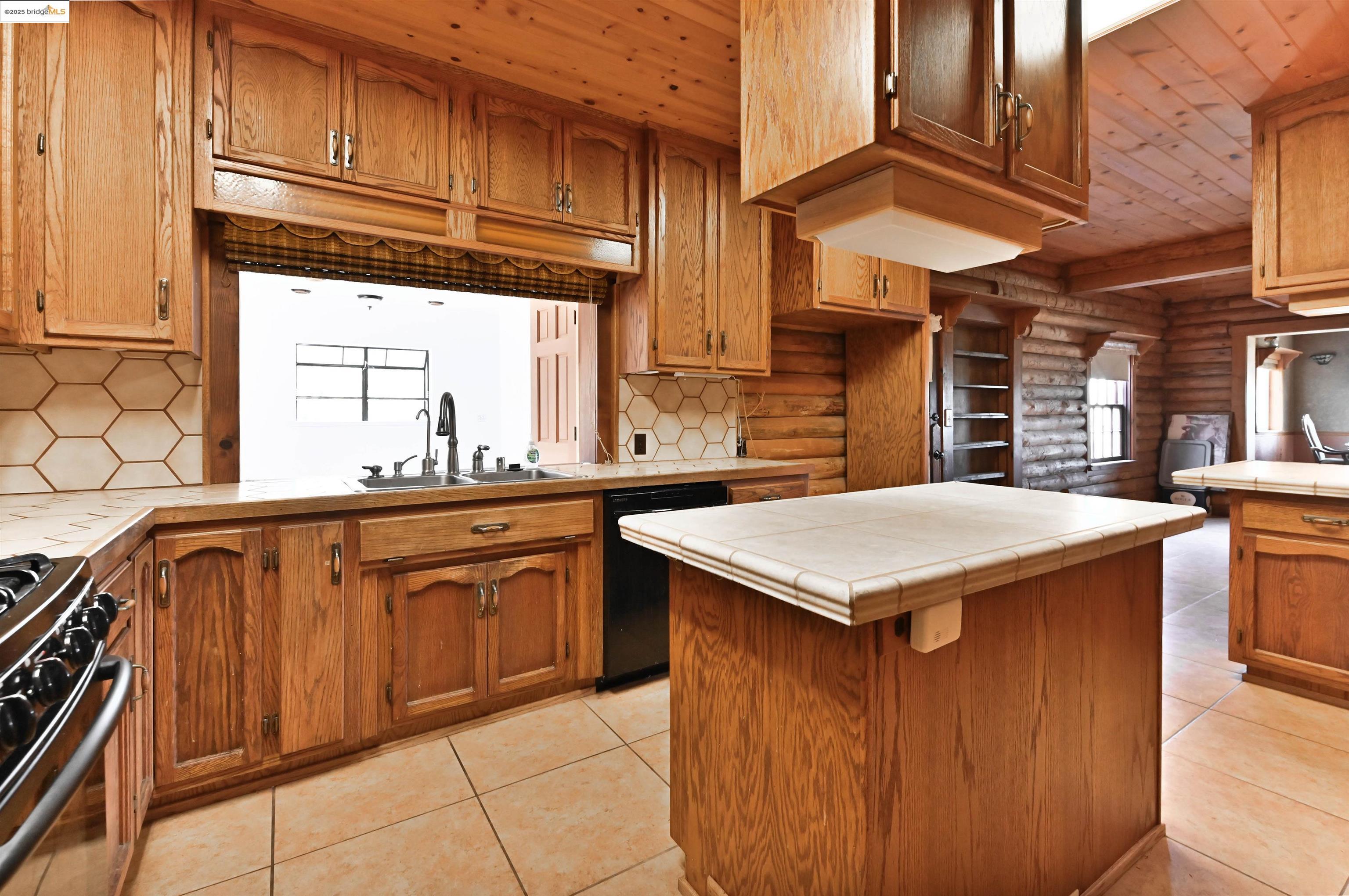 Detail Gallery Image 4 of 52 For 18540 Hershey Rd. W., Tuolumne,  CA 95379 - 4 Beds | 3 Baths