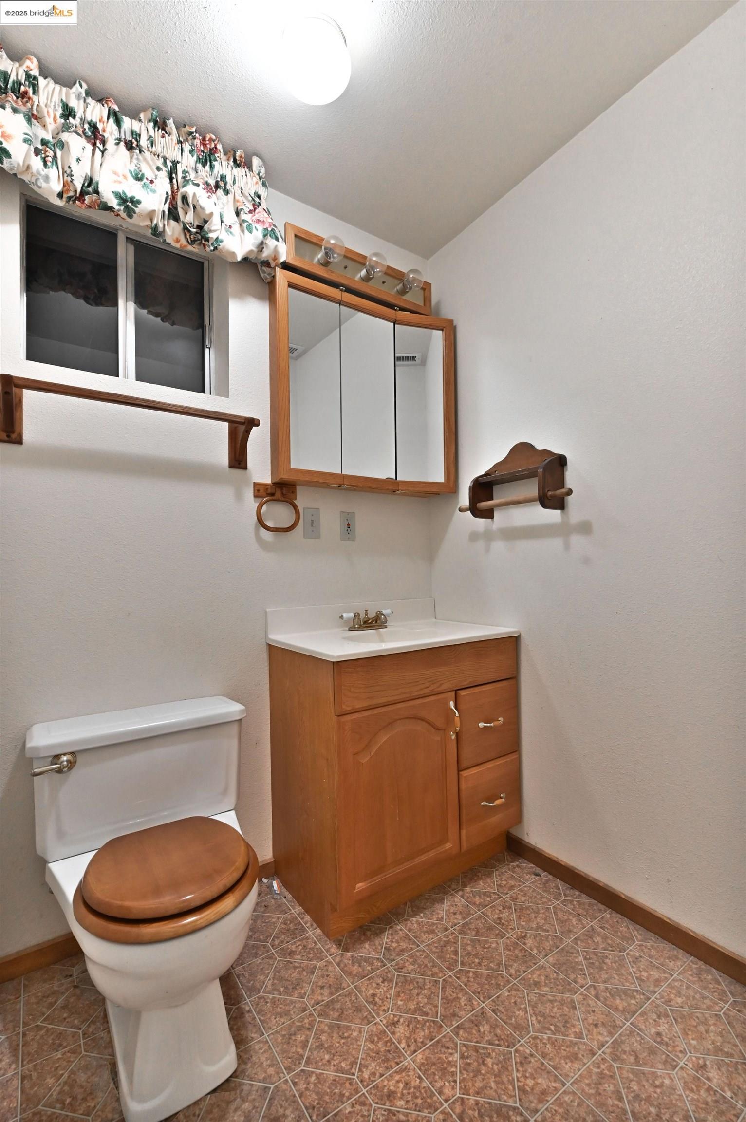 Detail Gallery Image 32 of 52 For 18540 Hershey Rd. W., Tuolumne,  CA 95379 - 4 Beds | 3 Baths
