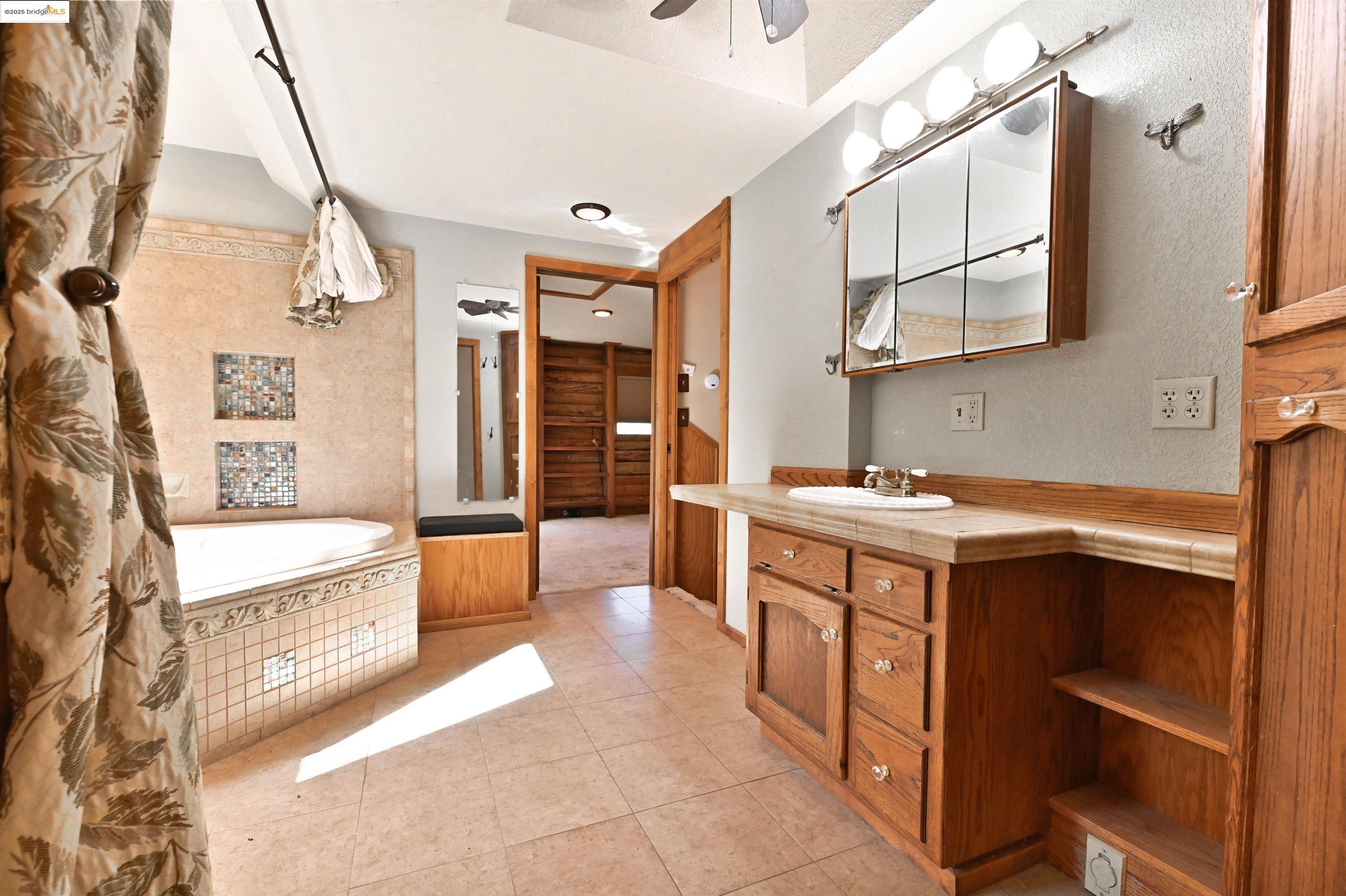 Detail Gallery Image 6 of 52 For 18540 Hershey Rd. W., Tuolumne,  CA 95379 - 4 Beds | 3 Baths