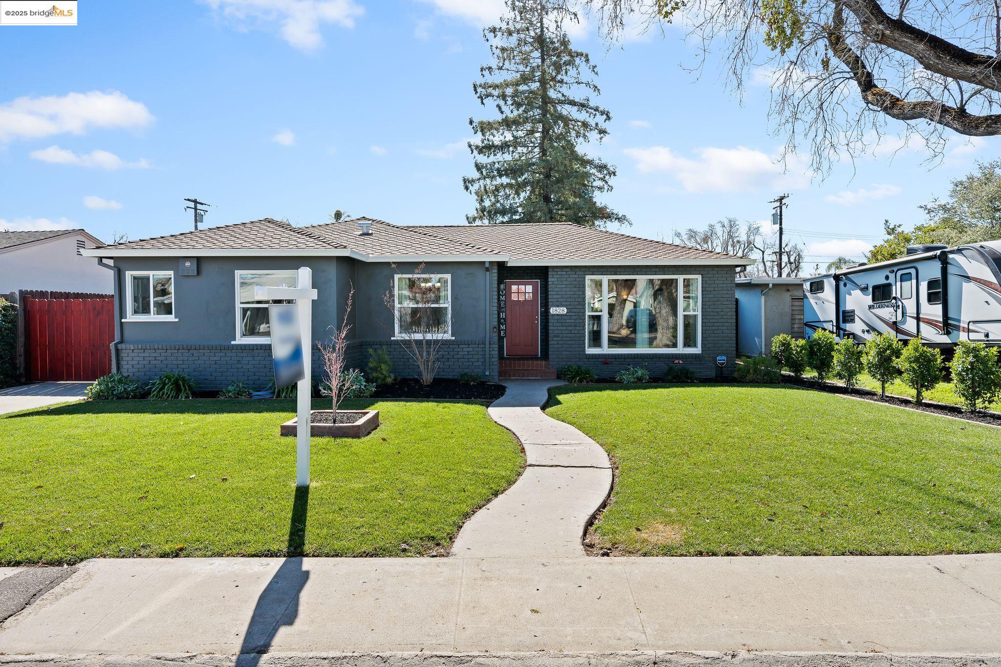 Detail Gallery Image 1 of 1 For 1828 Roble Ave, Modesto,  CA 95354 - 2 Beds | 1 Baths