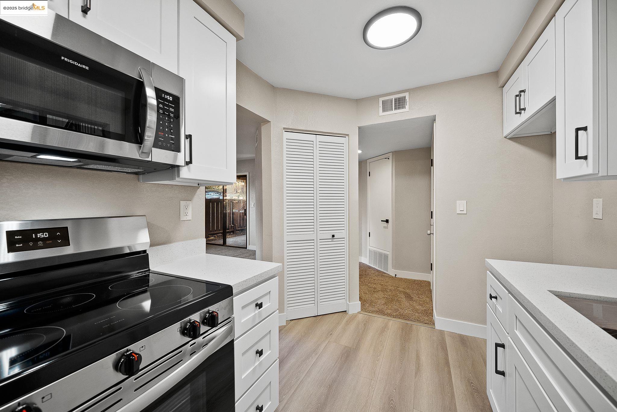 Photo #3: 41088299 Listing: Photo #3