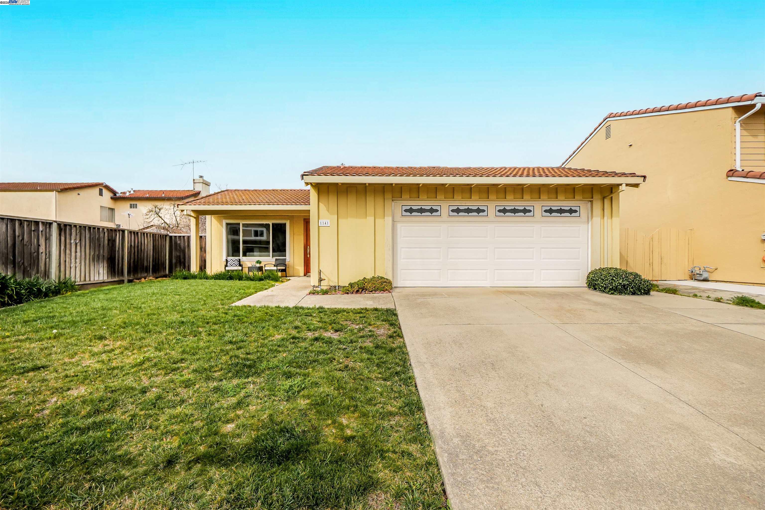 Detail Gallery Image 1 of 1 For 1141 Fabian Way, Hayward,  CA 94544 - 3 Beds | 2 Baths