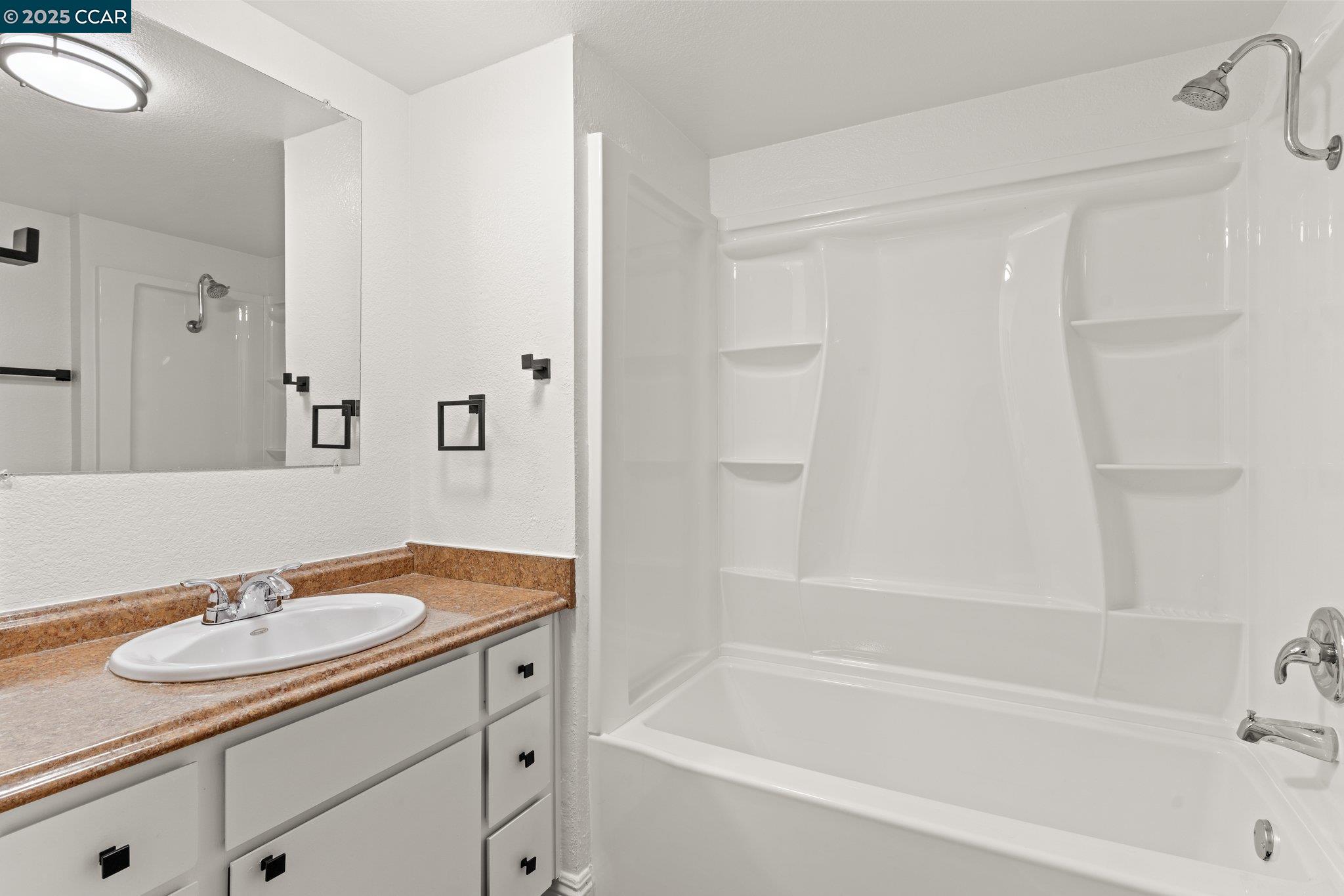 Detail Gallery Image 11 of 22 For 20115 Redwood Rd #6,  Castro Valley,  CA 94546 - 2 Beds | 2/1 Baths